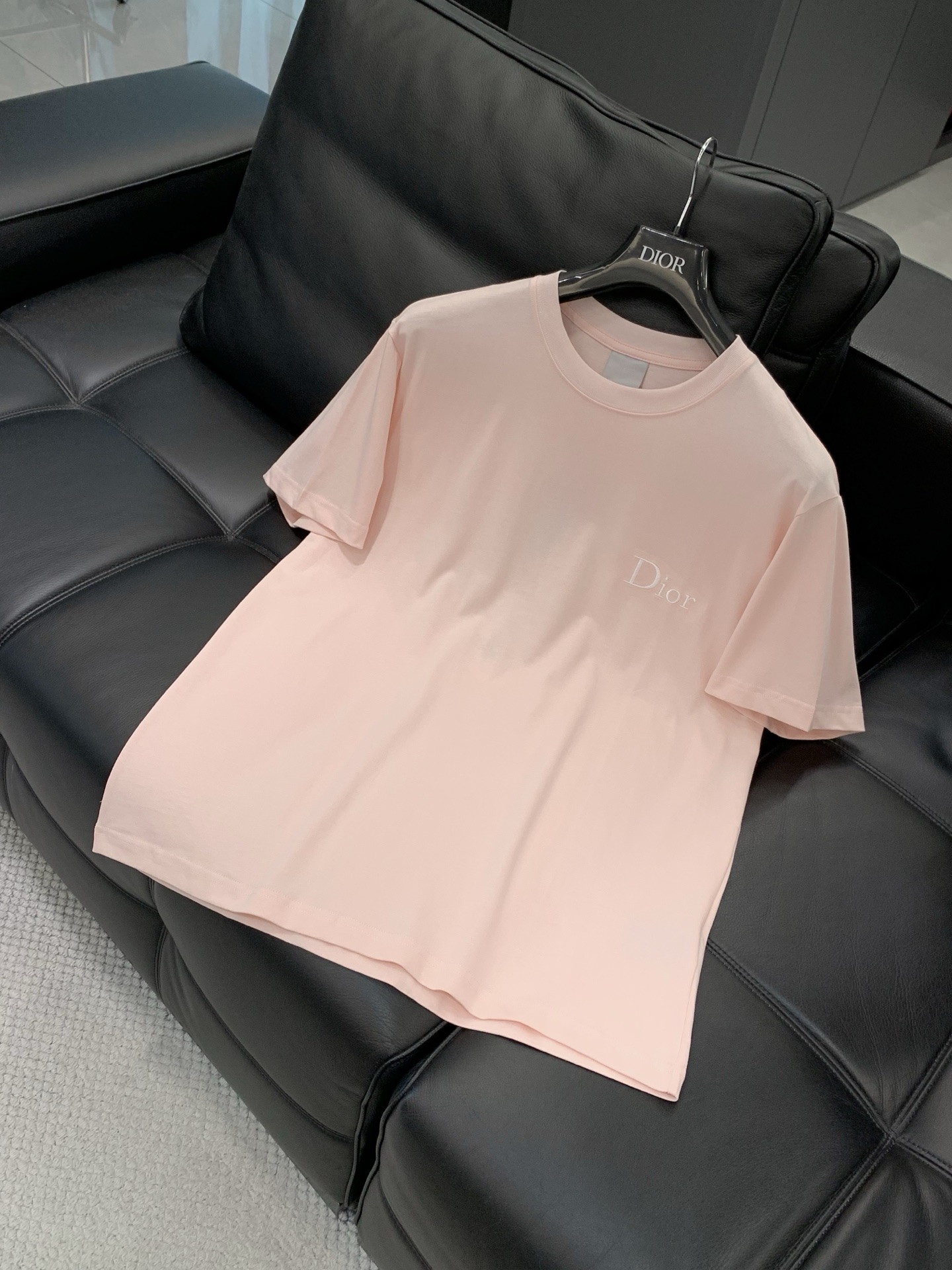 ，Dior 迪奥， 2026夏季新品，专柜同步有售，简约时尚休闲圆领短袖T恤，原版进口面料，舒适透气，顶