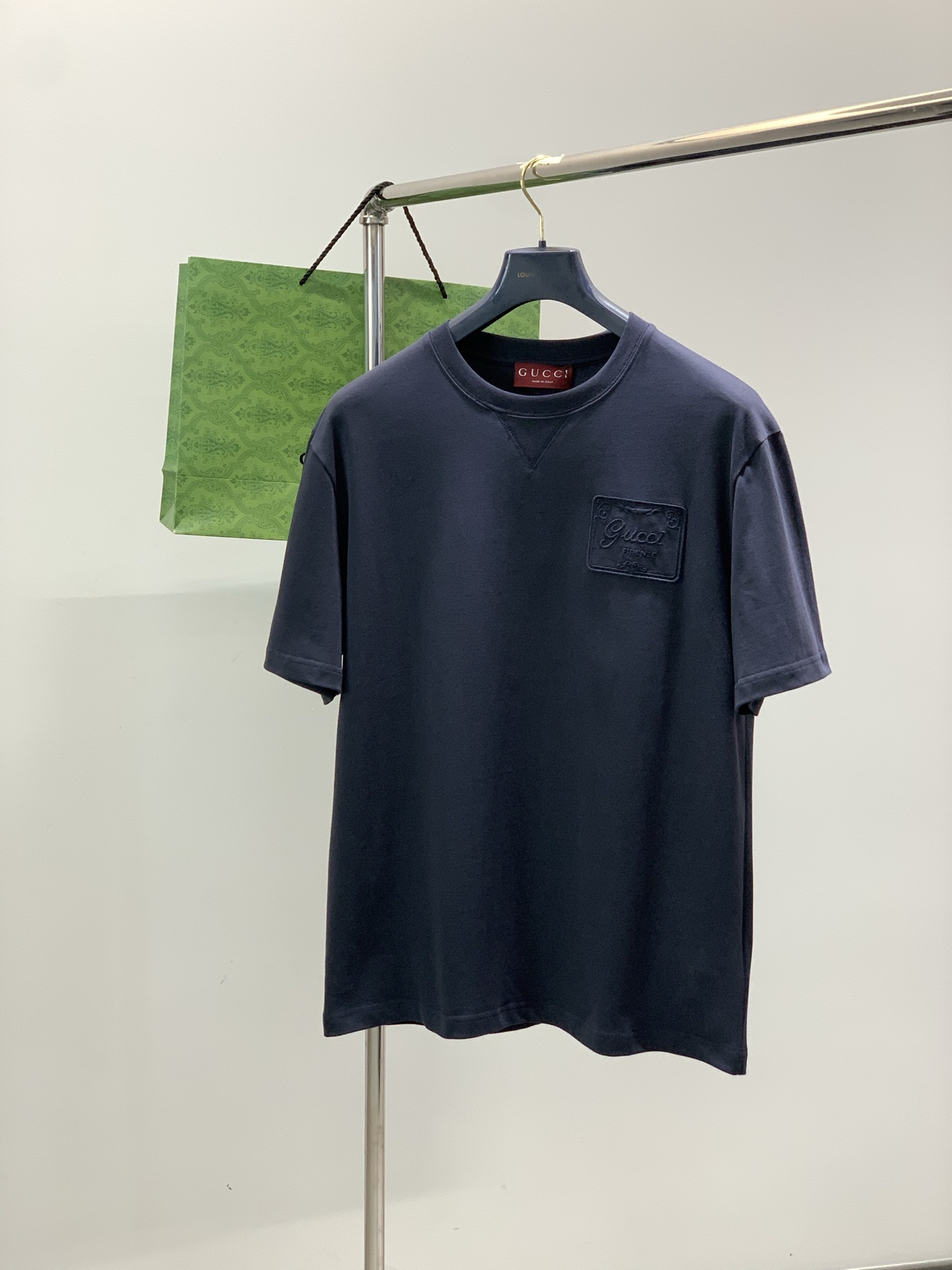 ，Gucci 古驰，2026夏季最新款，专柜同步有售，原单狠货，时尚休闲圆领短袖T恤，上身很有特点！吸睛