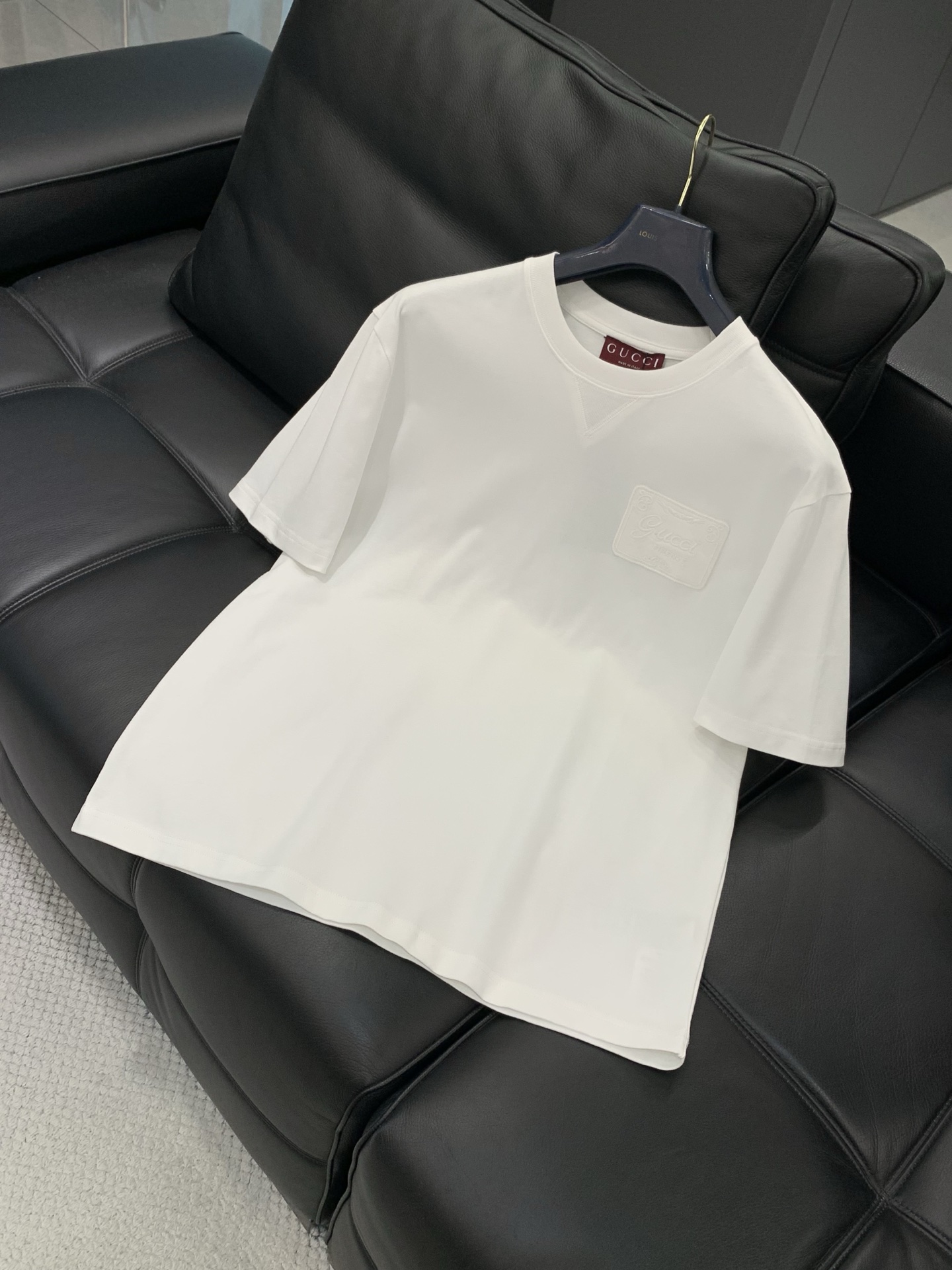 ，Gucci 古驰，2026夏季最新款，专柜同步有售，原单狠货，时尚休闲圆领短袖T恤，上身很有特点！吸睛