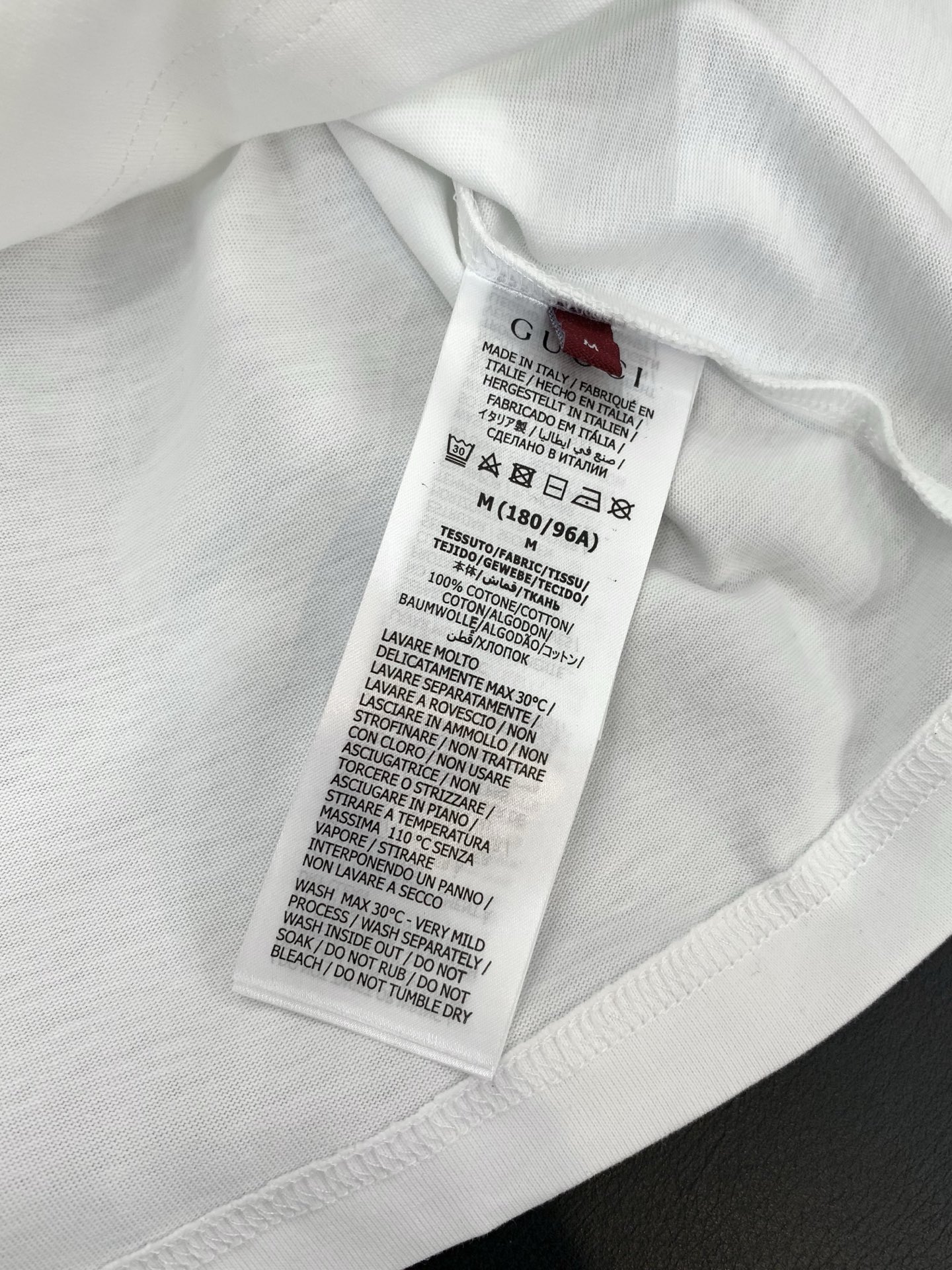 ，Gucci 古驰，2026夏季最新款，专柜同步有售，原单狠货，时尚休闲圆领短袖T恤，上身很有特点！吸睛