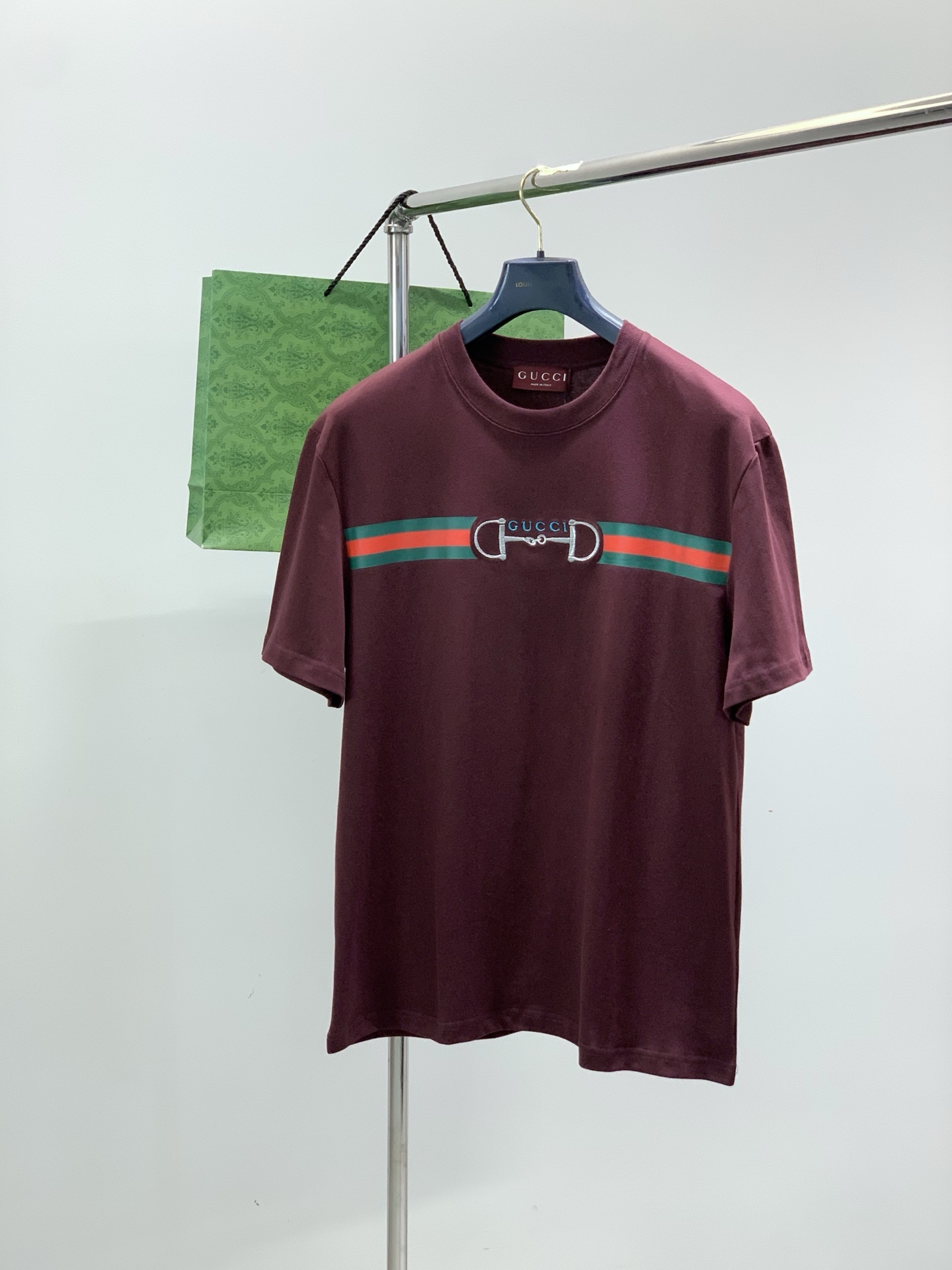 ，Gucci 古驰，2026夏季最新款，专柜同步有售，原单狠货，时尚休闲圆领短袖T恤，上身很有特点！吸睛
