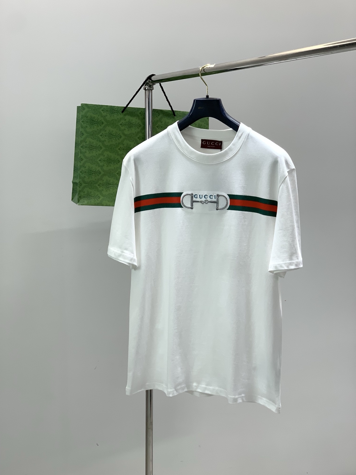 ，Gucci 古驰，2026夏季最新款，专柜同步有售，原单狠货，时尚休闲圆领短袖T恤，上身很有特点！吸睛