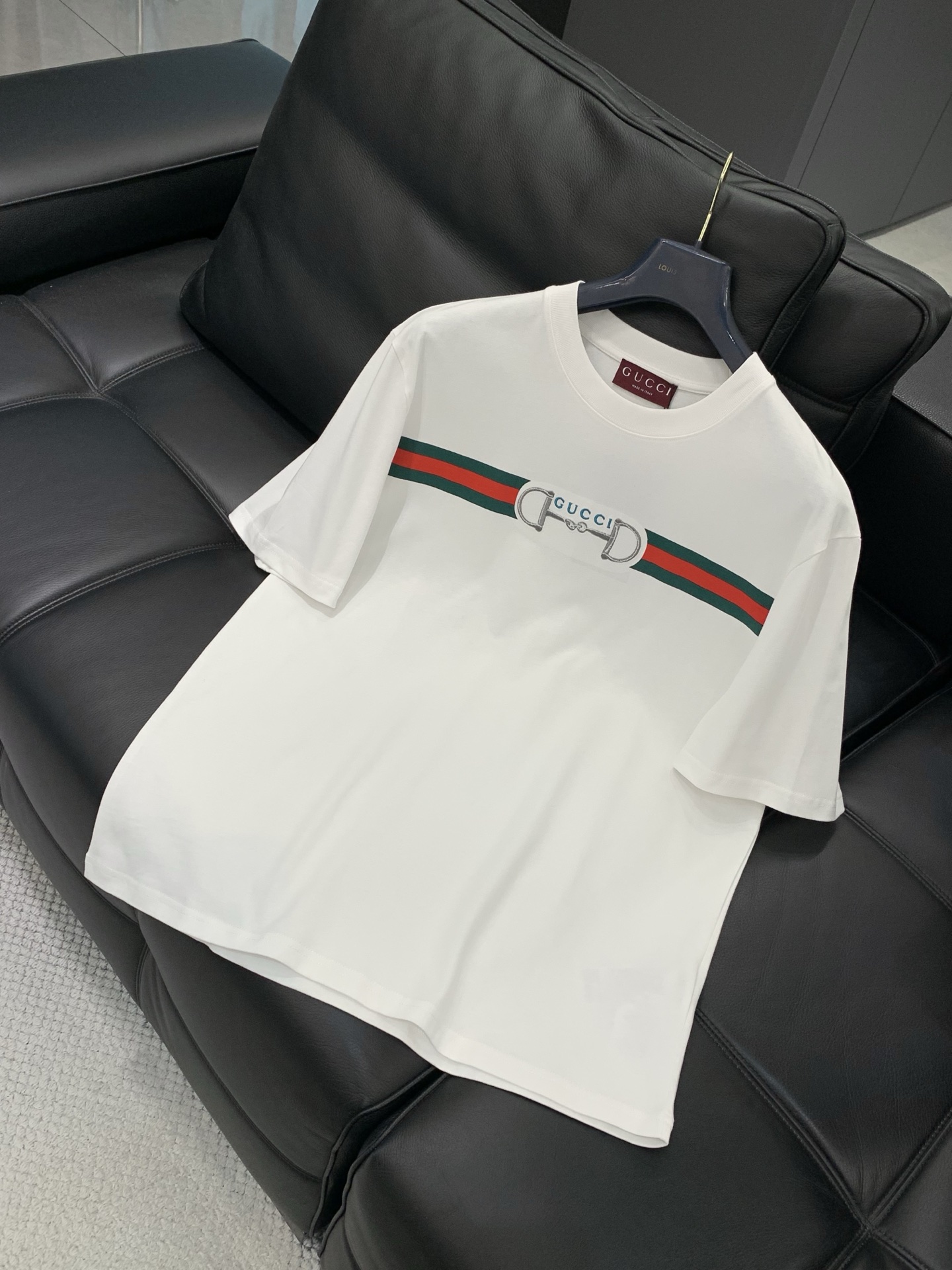 ，Gucci 古驰，2026夏季最新款，专柜同步有售，原单狠货，时尚休闲圆领短袖T恤，上身很有特点！吸睛