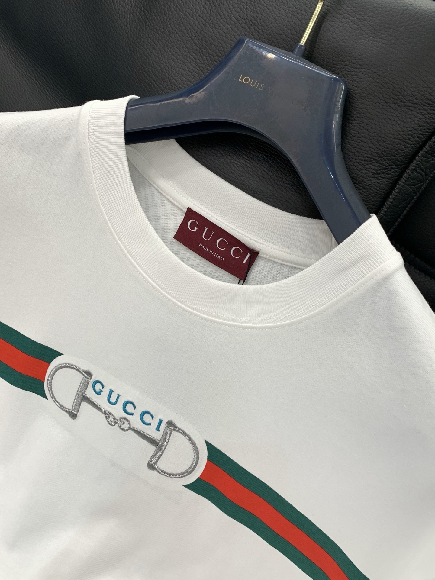 ，Gucci 古驰，2026夏季最新款，专柜同步有售，原单狠货，时尚休闲圆领短袖T恤，上身很有特点！吸睛