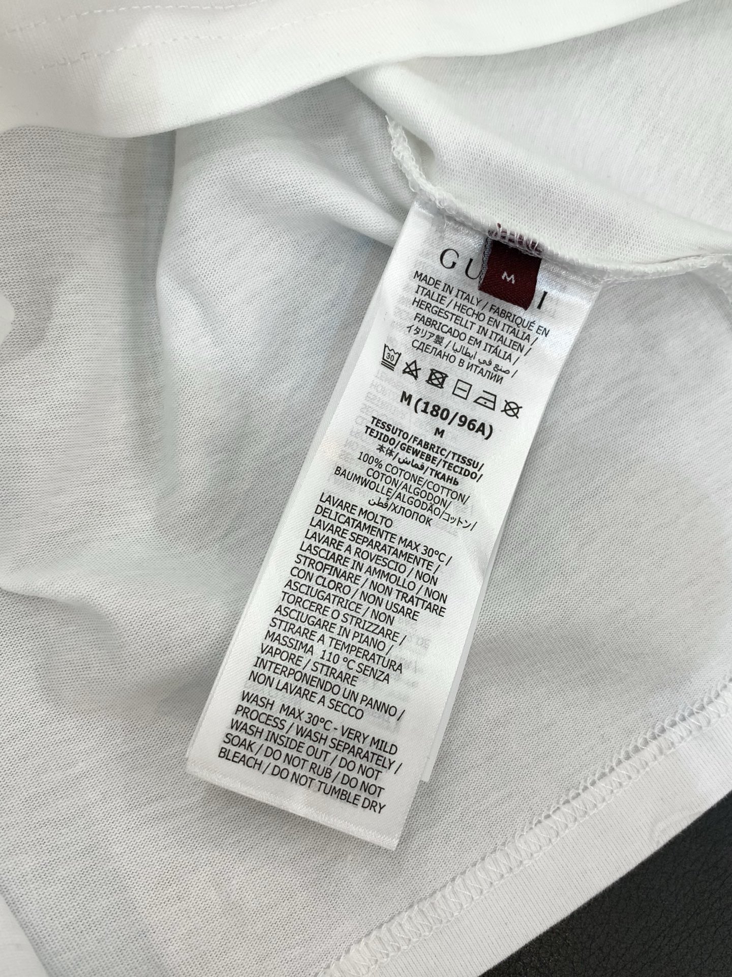 ，Gucci 古驰，2026夏季最新款，专柜同步有售，原单狠货，时尚休闲圆领短袖T恤，上身很有特点！吸睛