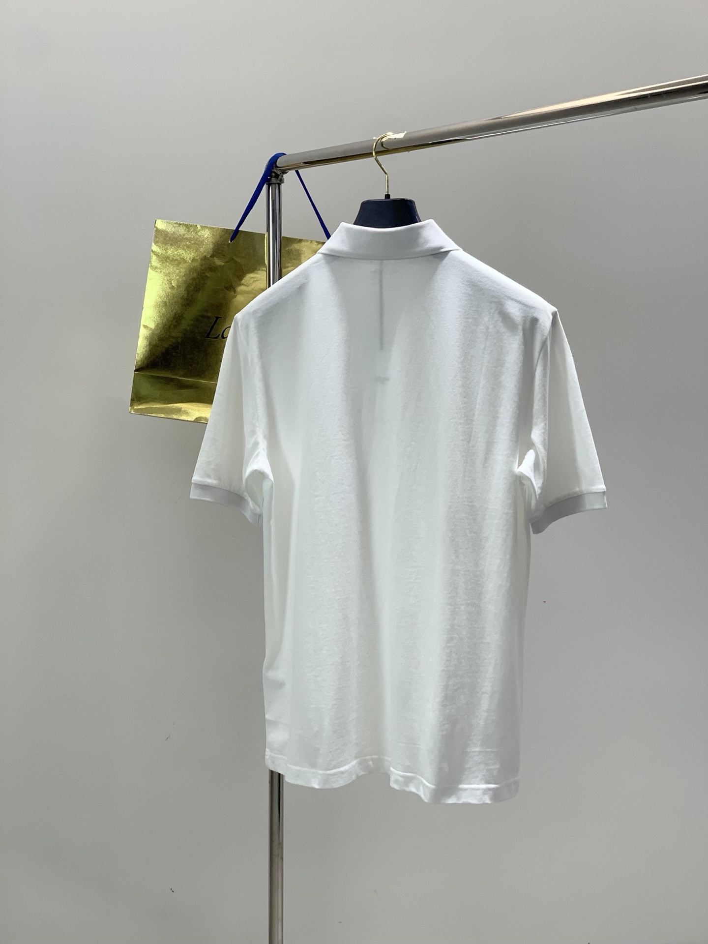 ，Celine 瑟琳，2026夏季新品，专柜同步有售，原单狠货，时尚休闲翻领短袖T恤，采用进口原版面料，