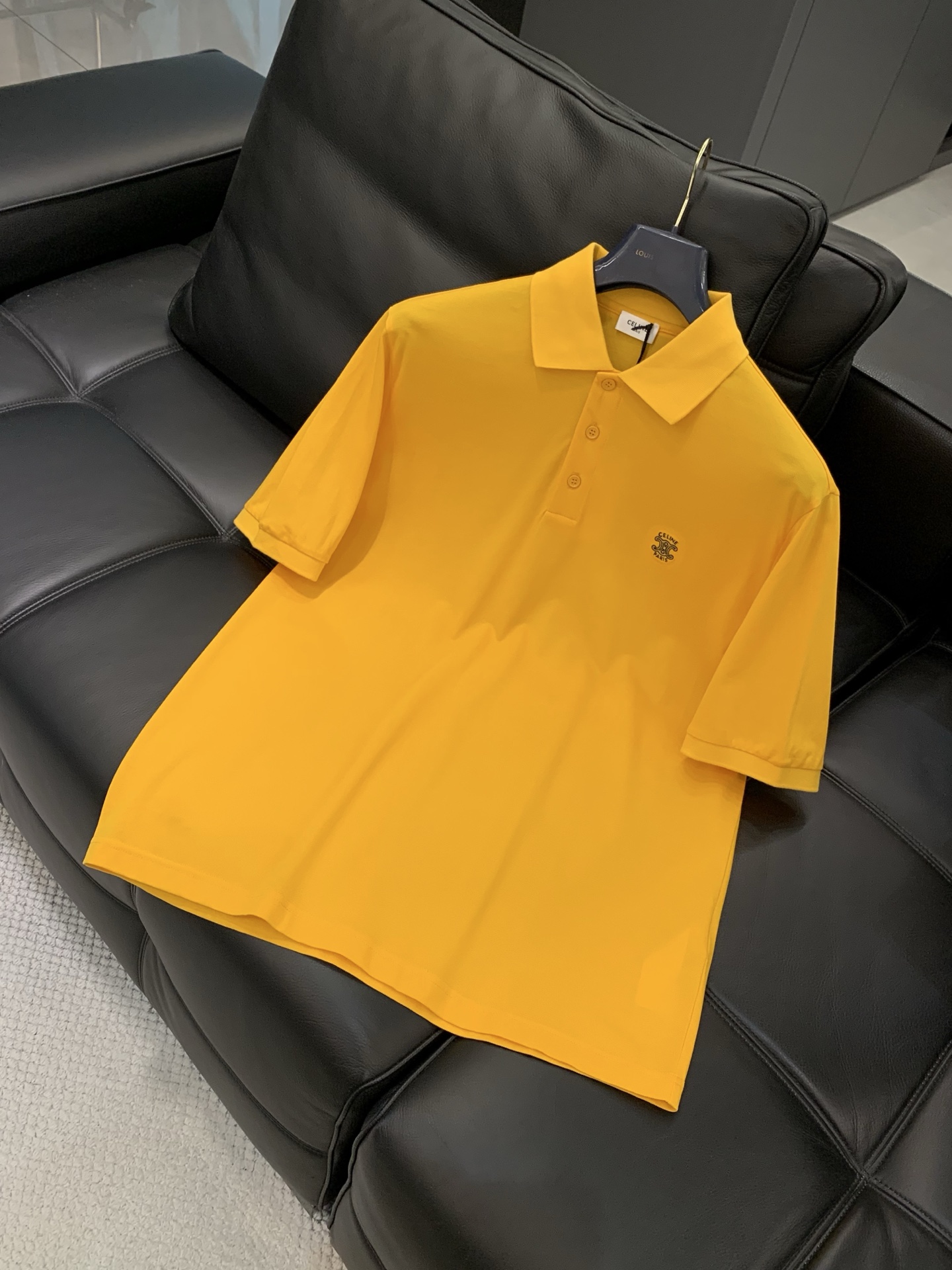 ，Celine 瑟琳，2026夏季新品，专柜同步有售，原单狠货，时尚休闲翻领短袖T恤，采用进口原版面料，