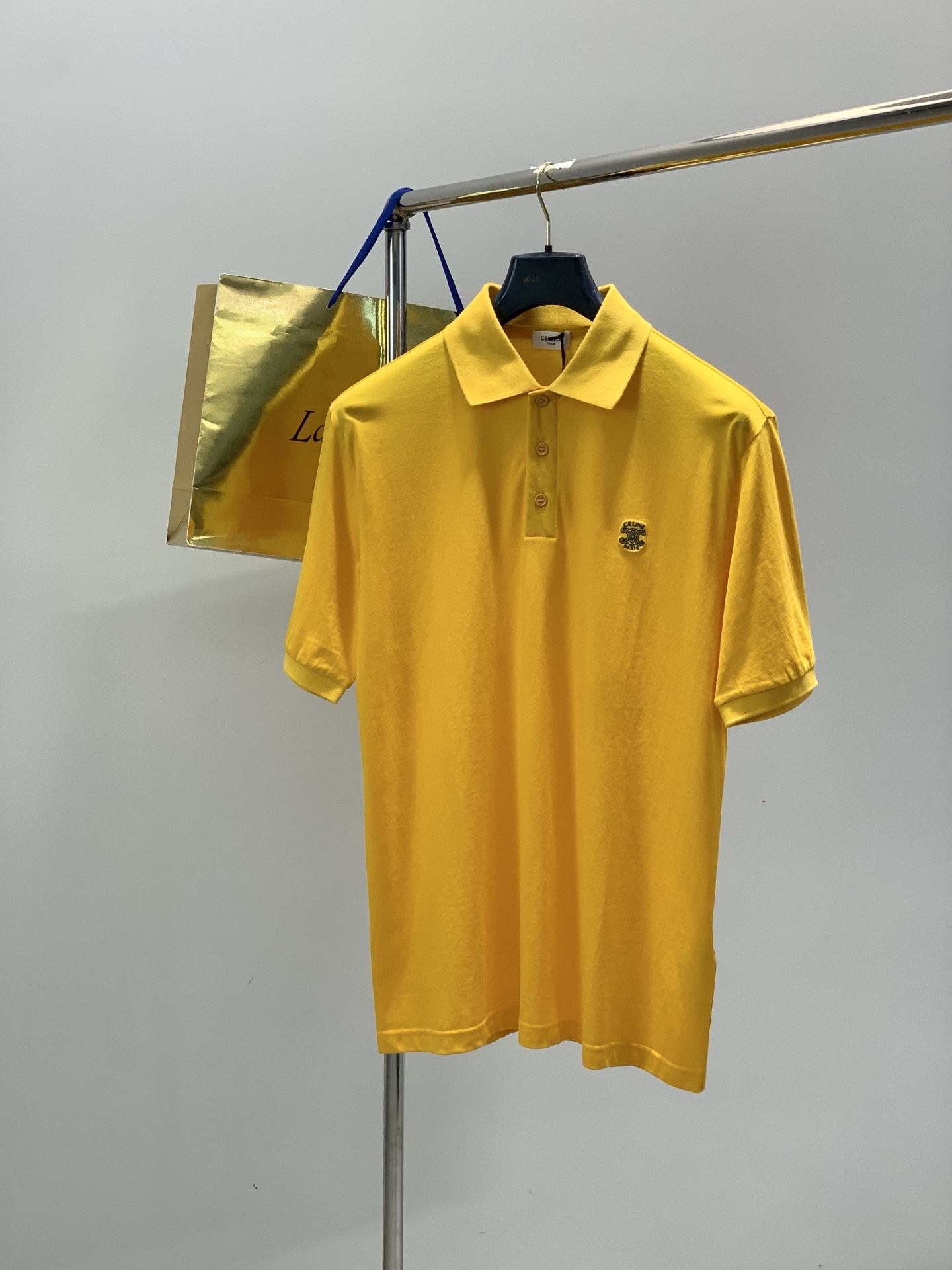 ，Celine 瑟琳，2026夏季新品，专柜同步有售，原单狠货，时尚休闲翻领短袖T恤，采用进口原版面料，