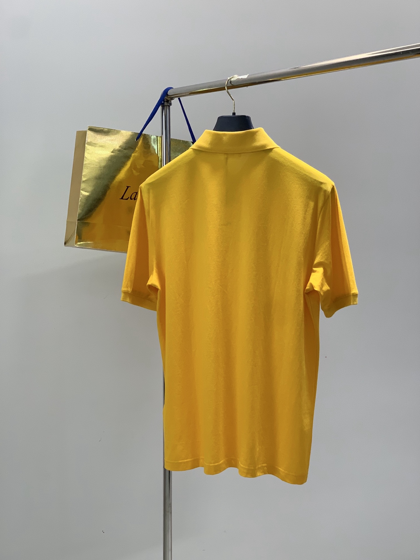 ，Celine 瑟琳，2026夏季新品，专柜同步有售，原单狠货，时尚休闲翻领短袖T恤，采用进口原版面料，
