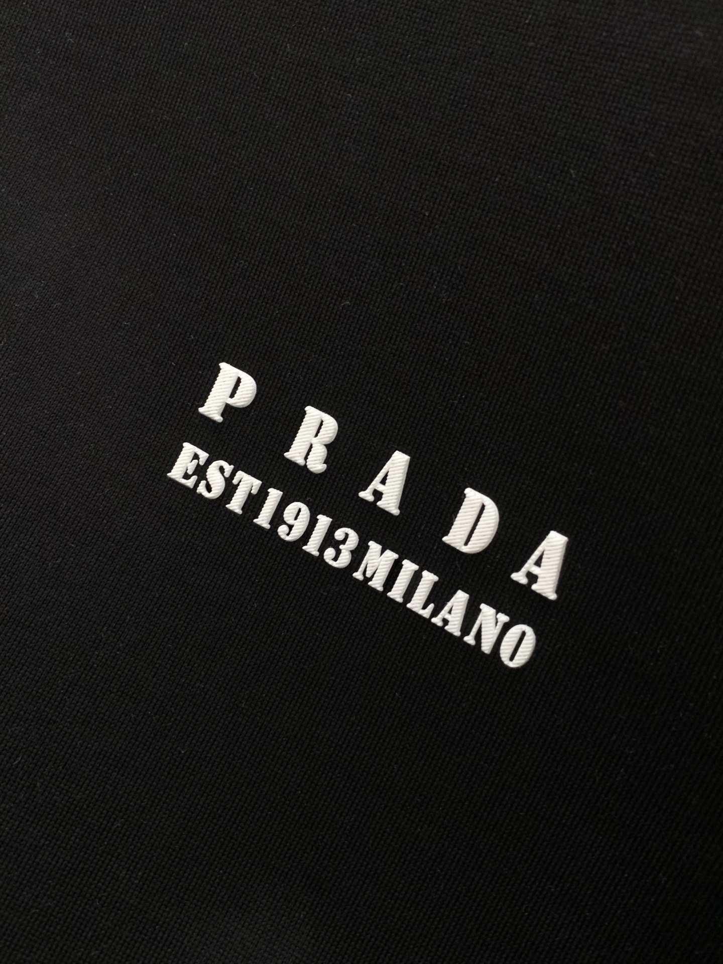 ，PRADA 普拉达，2026夏季最新品，专柜同步有售，时尚休闲圆领短袖T恤，进口原版面料，做工极为复杂