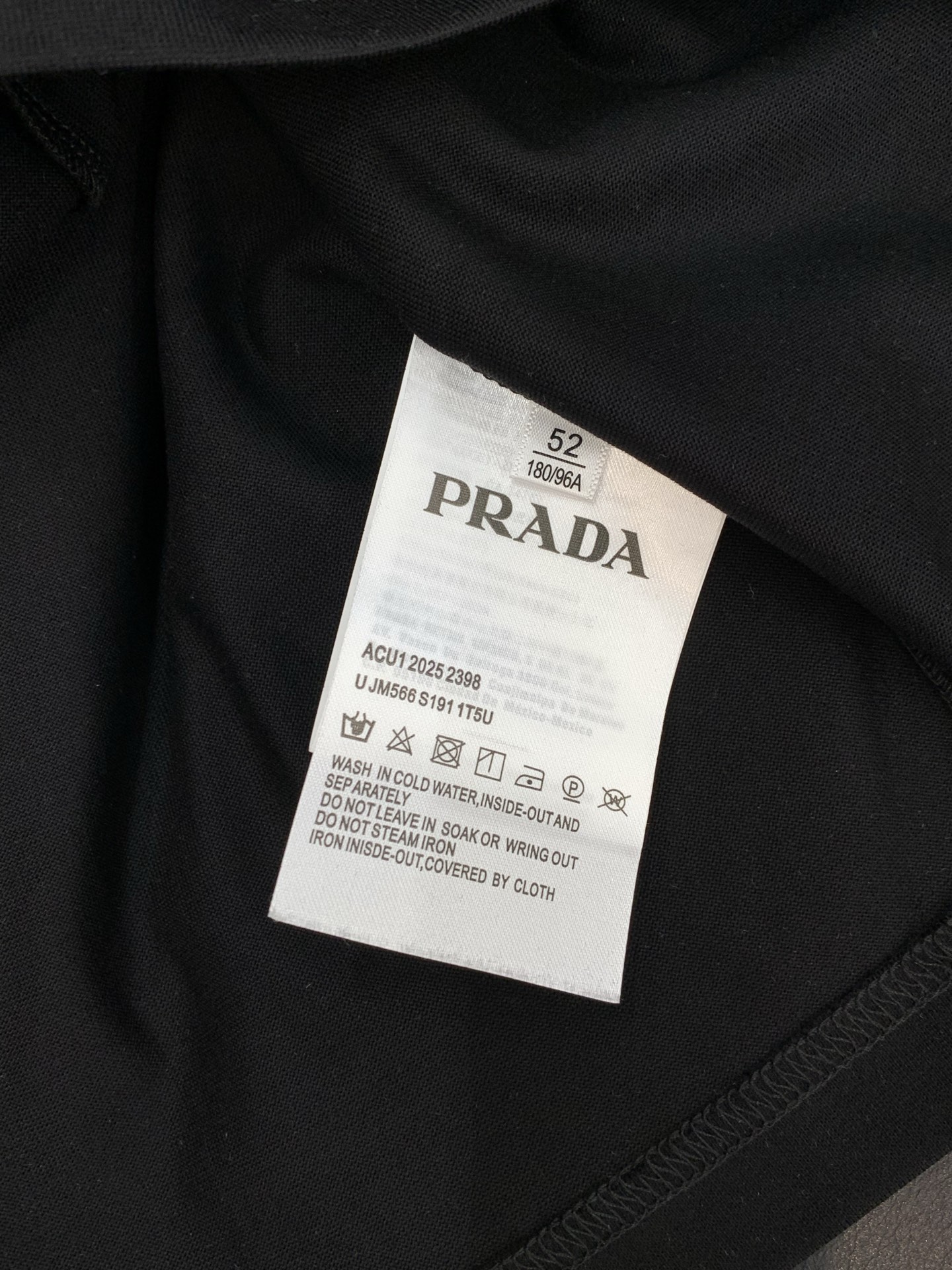，PRADA 普拉达，2026夏季最新品，专柜同步有售，时尚休闲圆领短袖T恤，进口原版面料，做工极为复杂