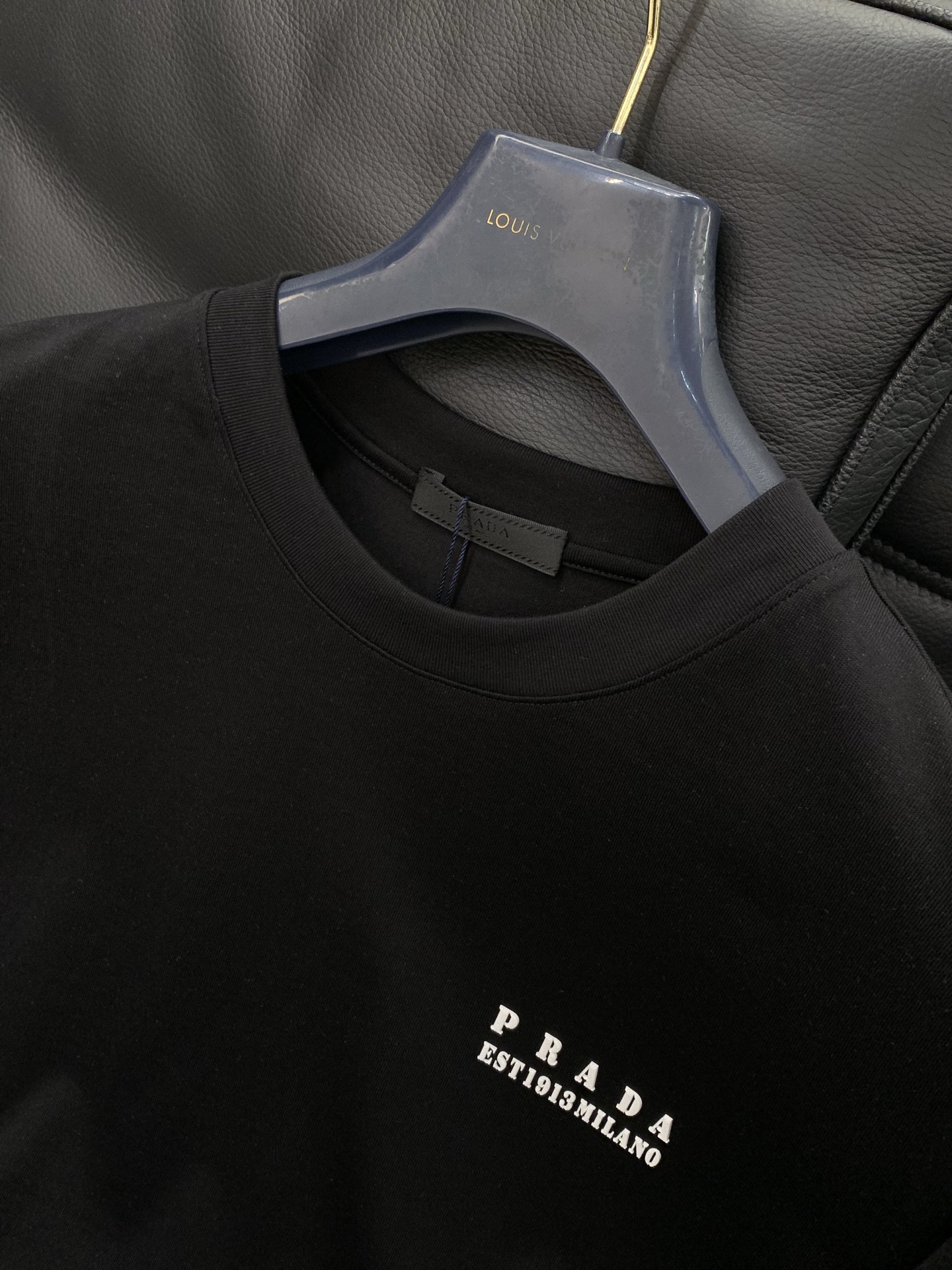 ，PRADA 普拉达，2026夏季最新品，专柜同步有售，时尚休闲圆领短袖T恤，进口原版面料，做工极为复杂