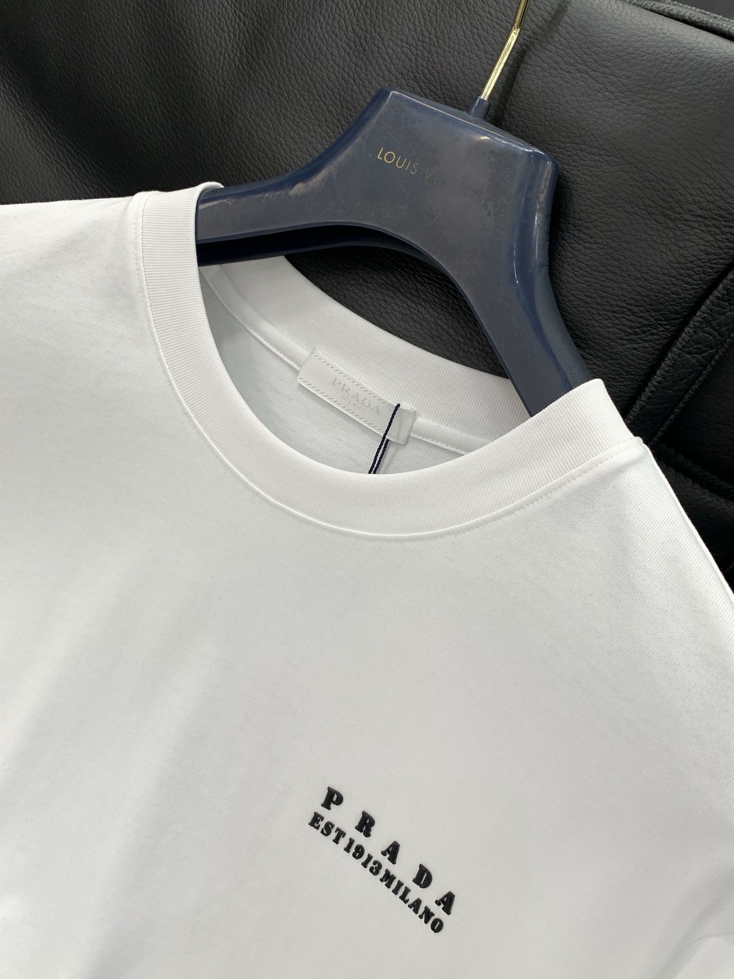 ，PRADA 普拉达，2026夏季最新品，专柜同步有售，时尚休闲圆领短袖T恤，进口原版面料，做工极为复杂