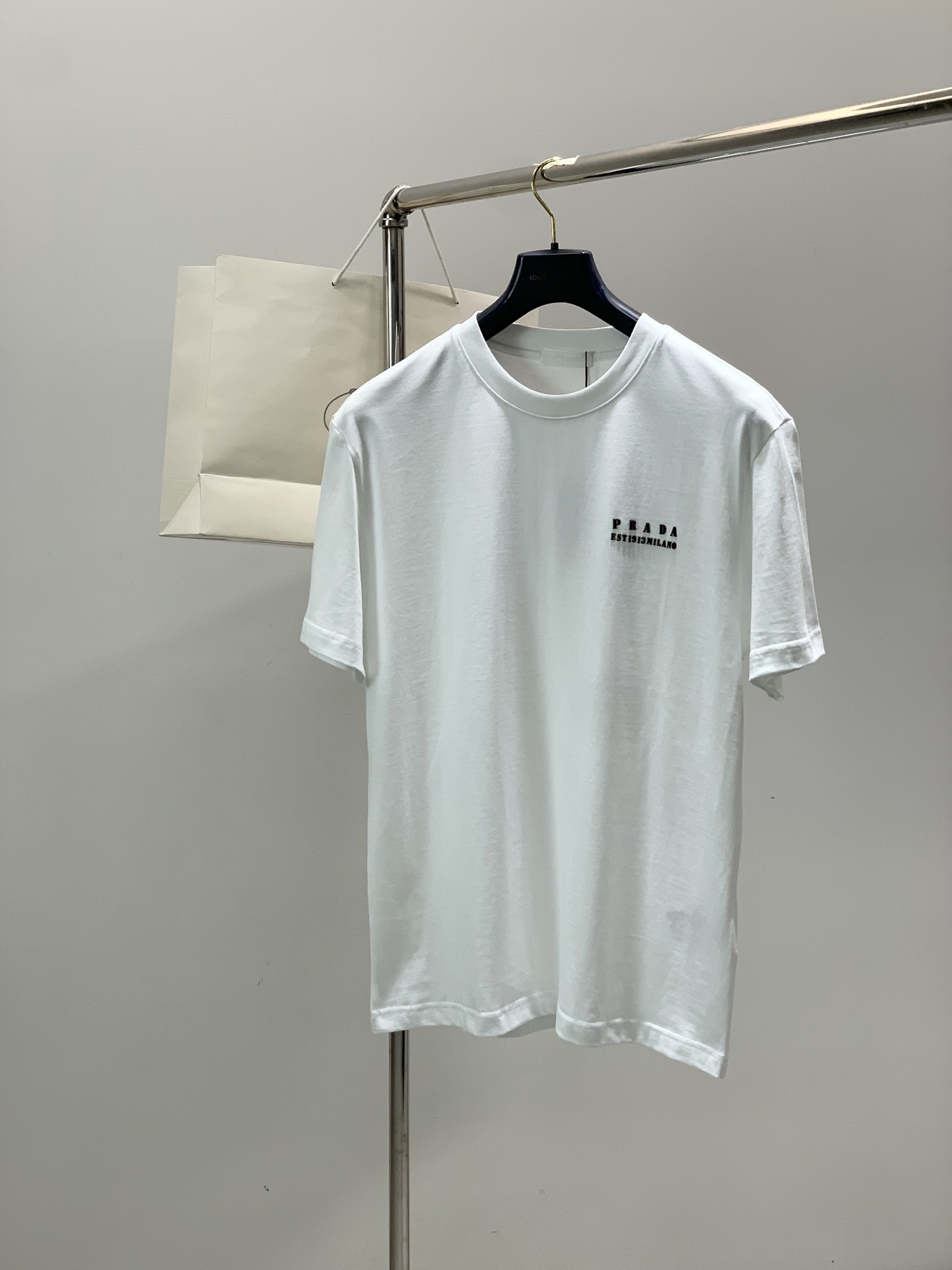 ，PRADA 普拉达，2026夏季最新品，专柜同步有售，时尚休闲圆领短袖T恤，进口原版面料，做工极为复杂