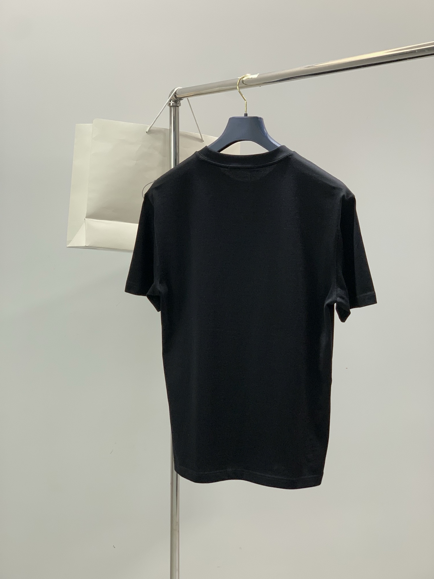 ，PRADA 普拉达，2026夏季最新品，专柜同步有售，时尚休闲圆领短袖T恤，进口原版面料，做工极为复杂