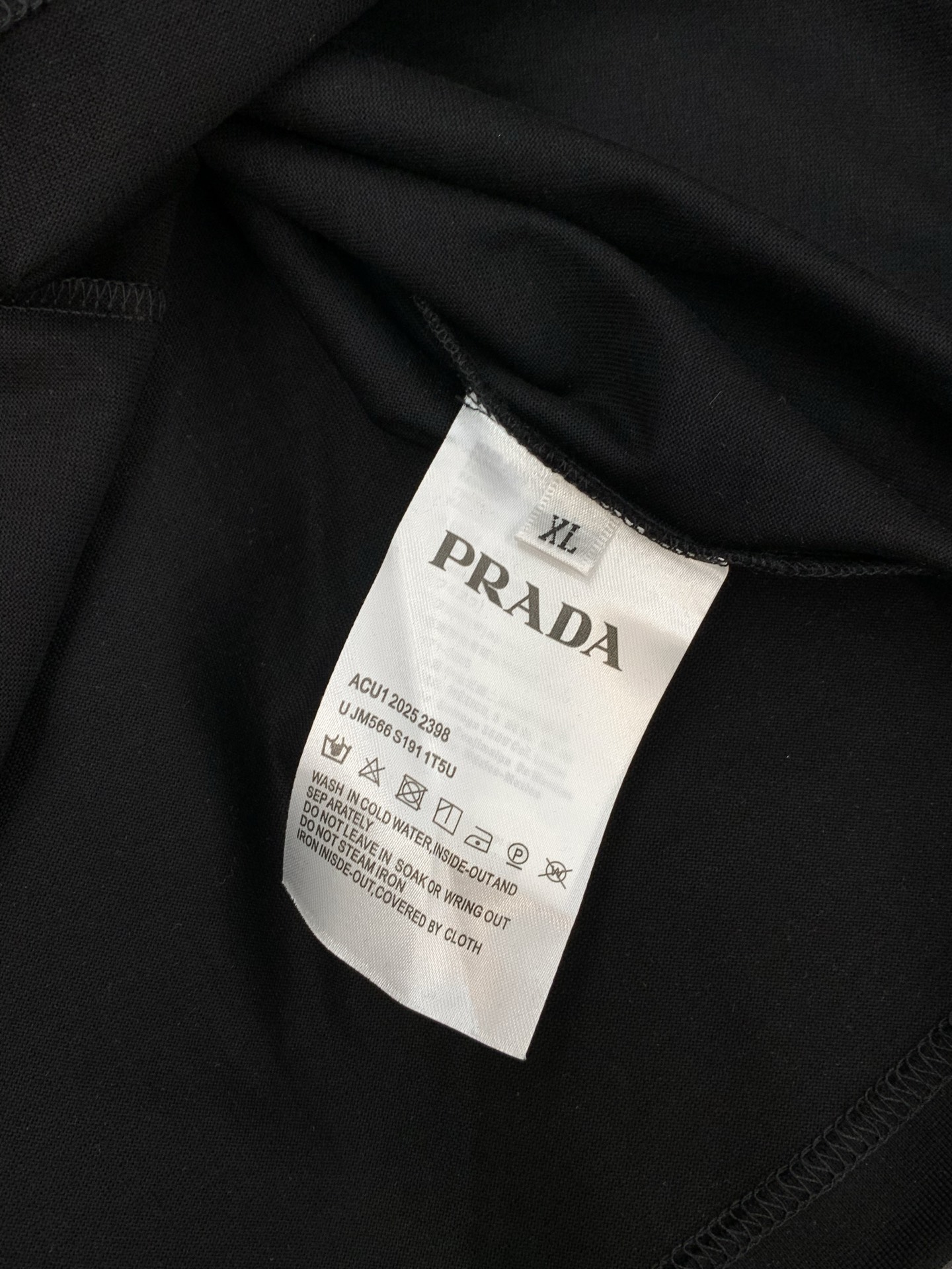 ，PRADA 普拉达，2026夏季最新品，专柜同步有售，时尚休闲圆领短袖T恤，进口原版面料，做工极为复杂