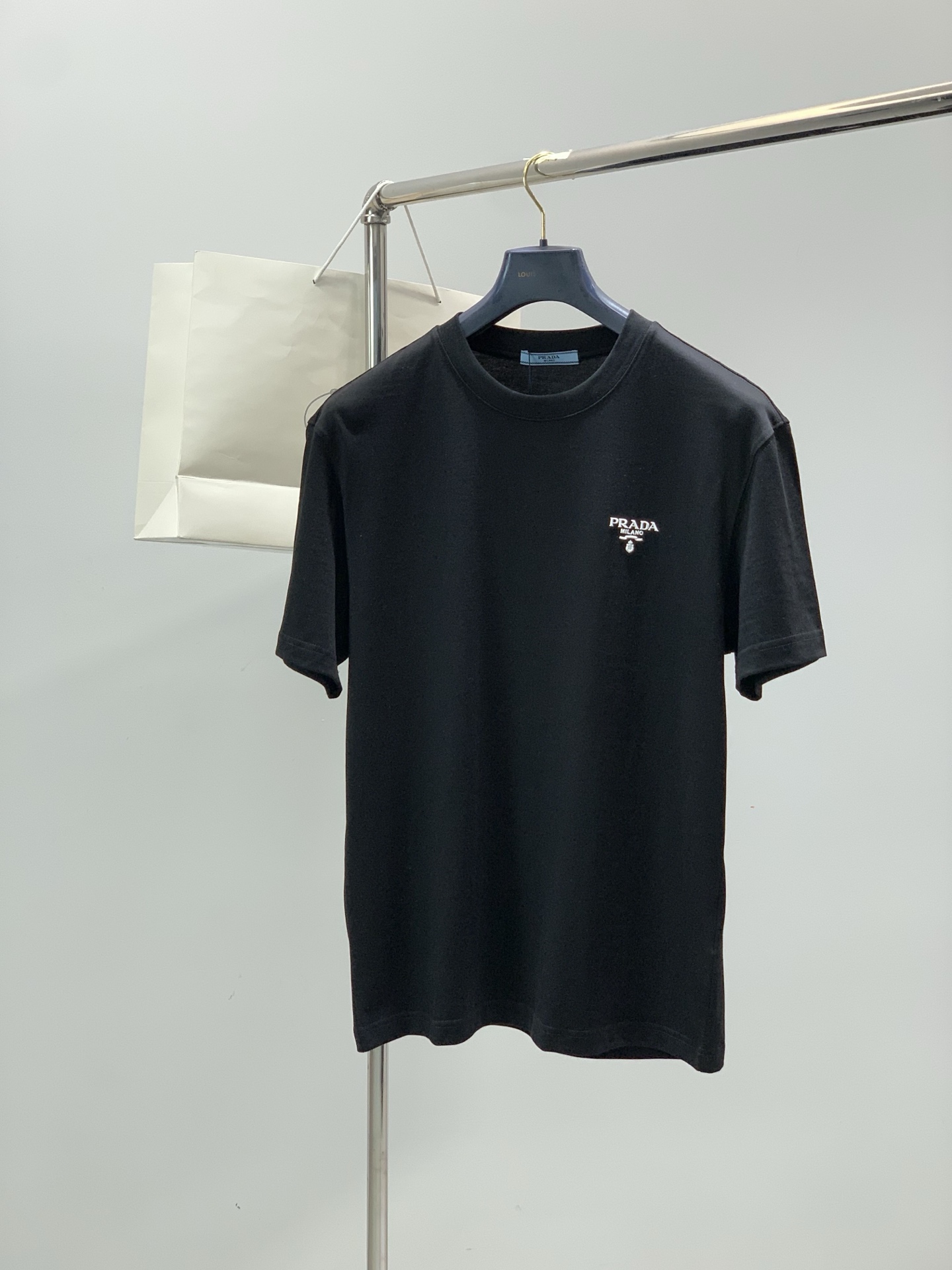 ，PRADA 普拉达，2026夏季最新品，专柜同步有售，时尚休闲圆领短袖T恤，进口原版面料，做工极为复杂