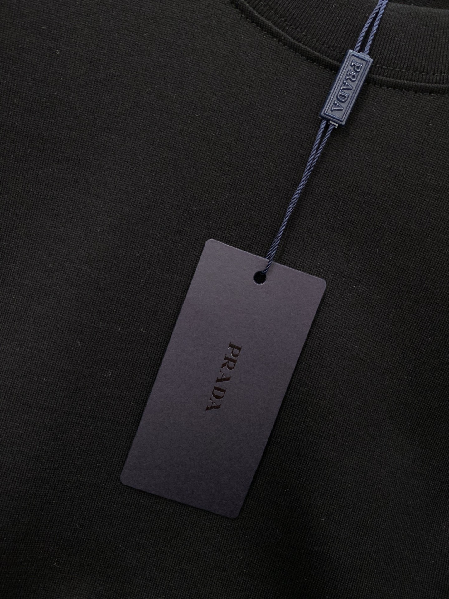 ，PRADA 普拉达，2026夏季最新品，专柜同步有售，时尚休闲圆领短袖T恤，进口原版面料，做工极为复杂