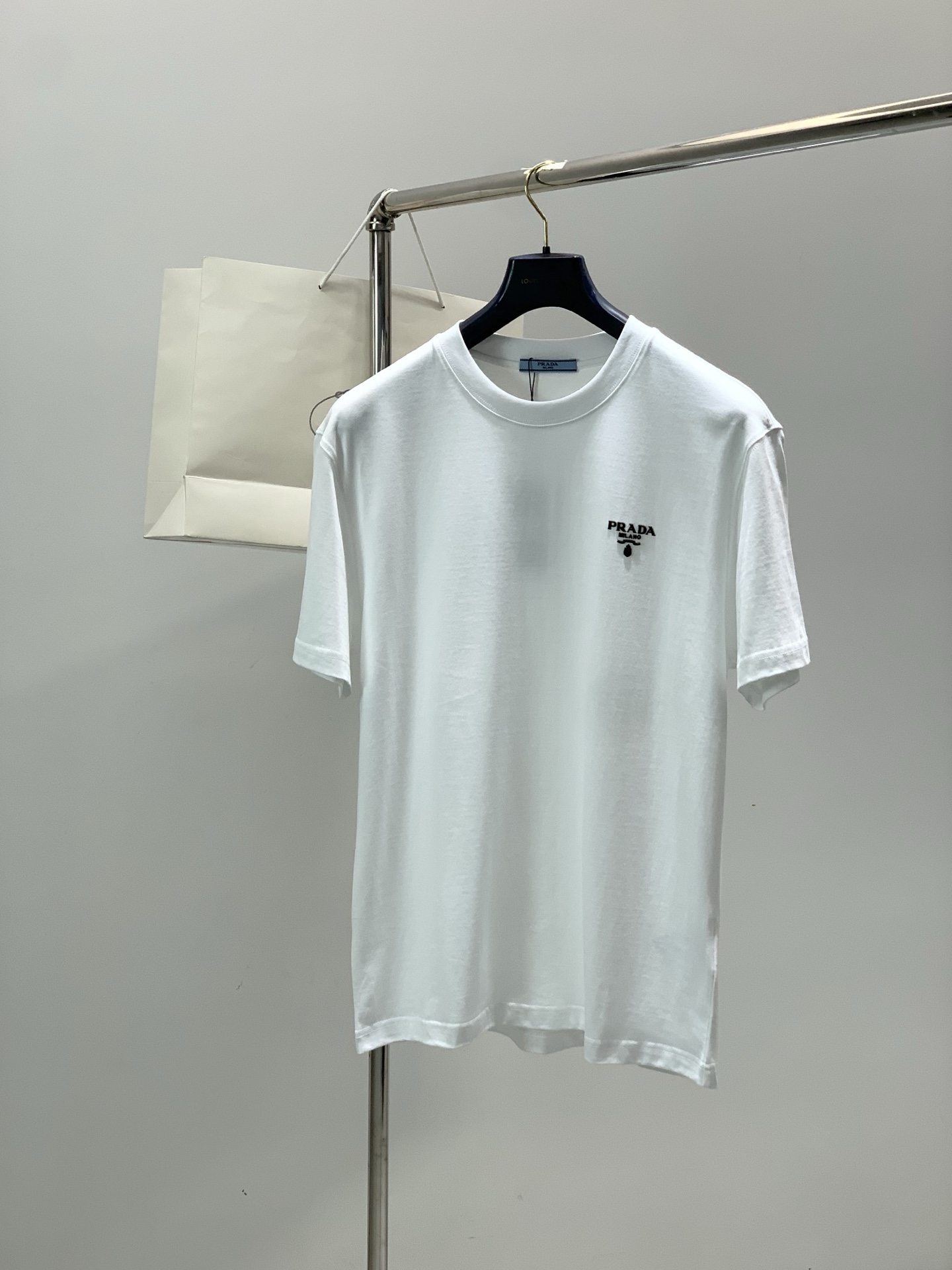 ，PRADA 普拉达，2026夏季最新品，专柜同步有售，时尚休闲圆领短袖T恤，进口原版面料，做工极为复杂