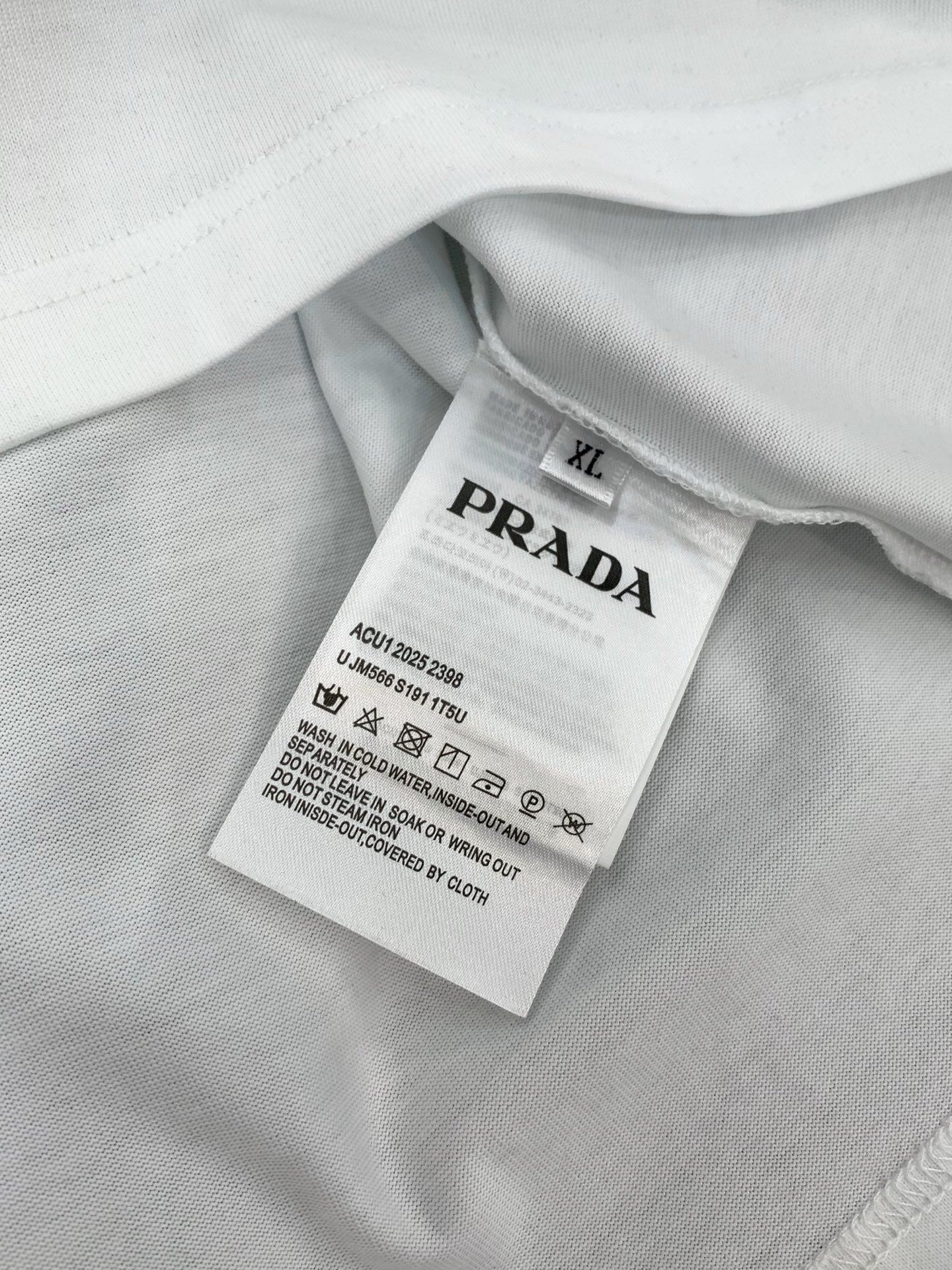 ，PRADA 普拉达，2026夏季最新品，专柜同步有售，时尚休闲圆领短袖T恤，进口原版面料，做工极为复杂