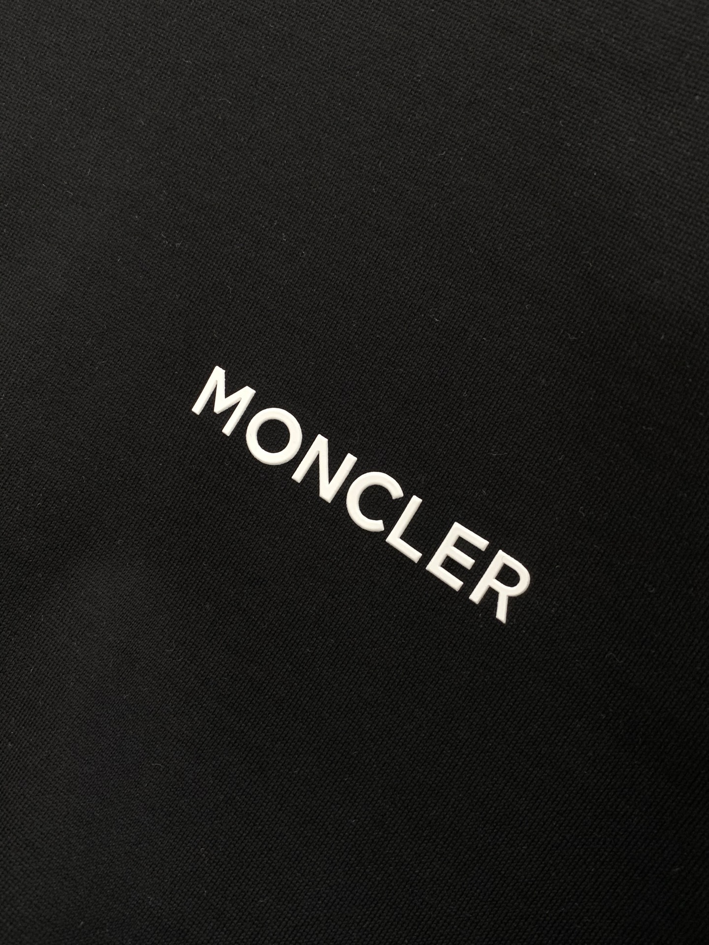 ，Moncler 蒙口，2026夏季最新品，专柜同步有售，原单狠货，时尚休闲圆领短袖T恤，上身舒适！吸睛