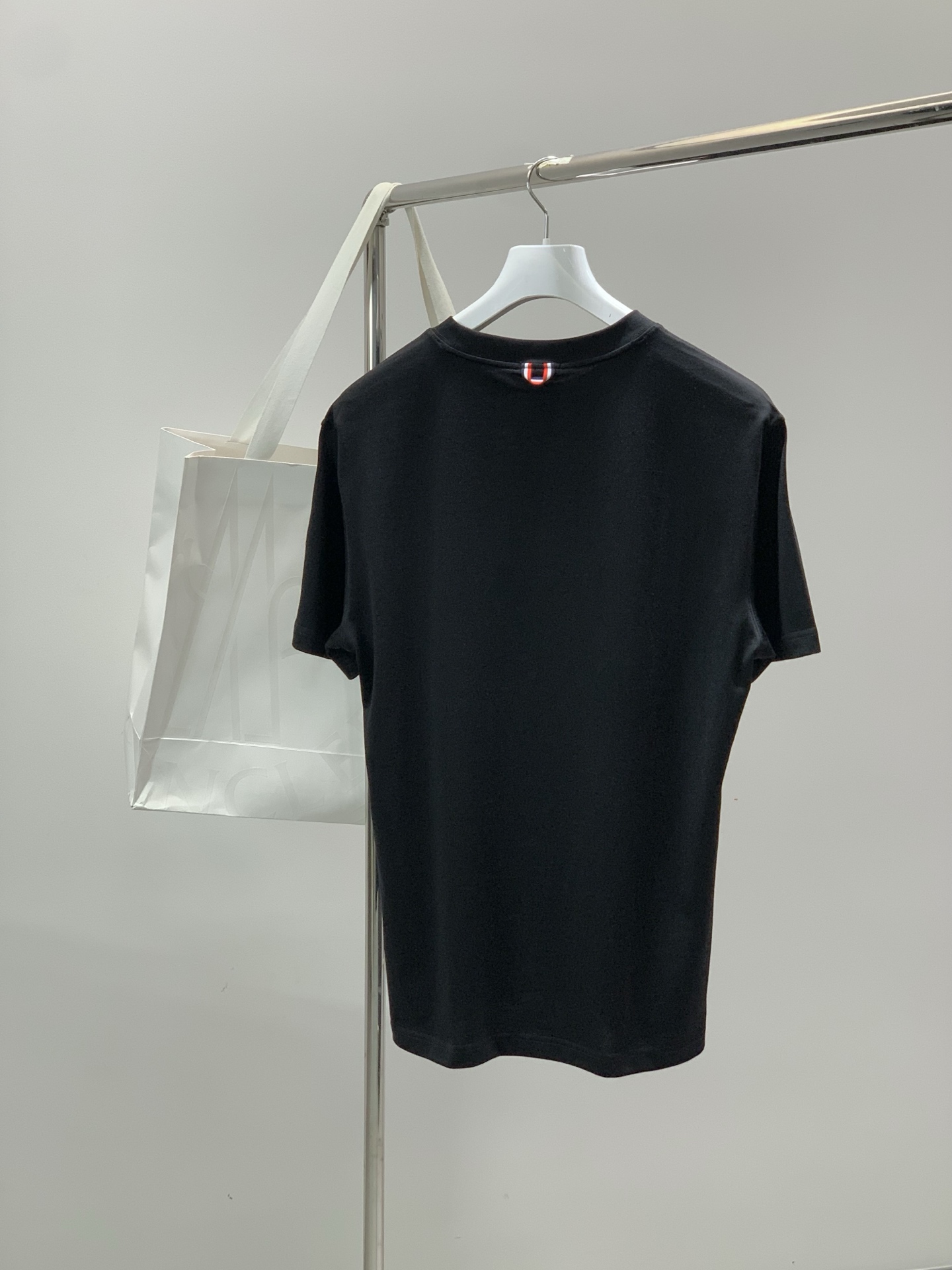 ，Moncler 蒙口，2026夏季最新品，专柜同步有售，原单狠货，时尚休闲圆领短袖T恤，上身舒适！吸睛