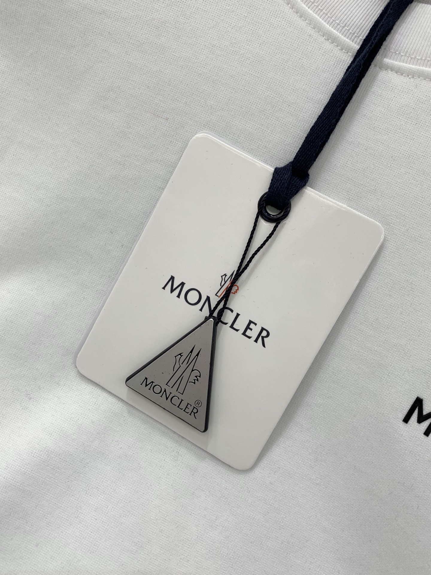，Moncler 蒙口，2026夏季最新品，专柜同步有售，原单狠货，时尚休闲圆领短袖T恤，上身舒适！吸睛