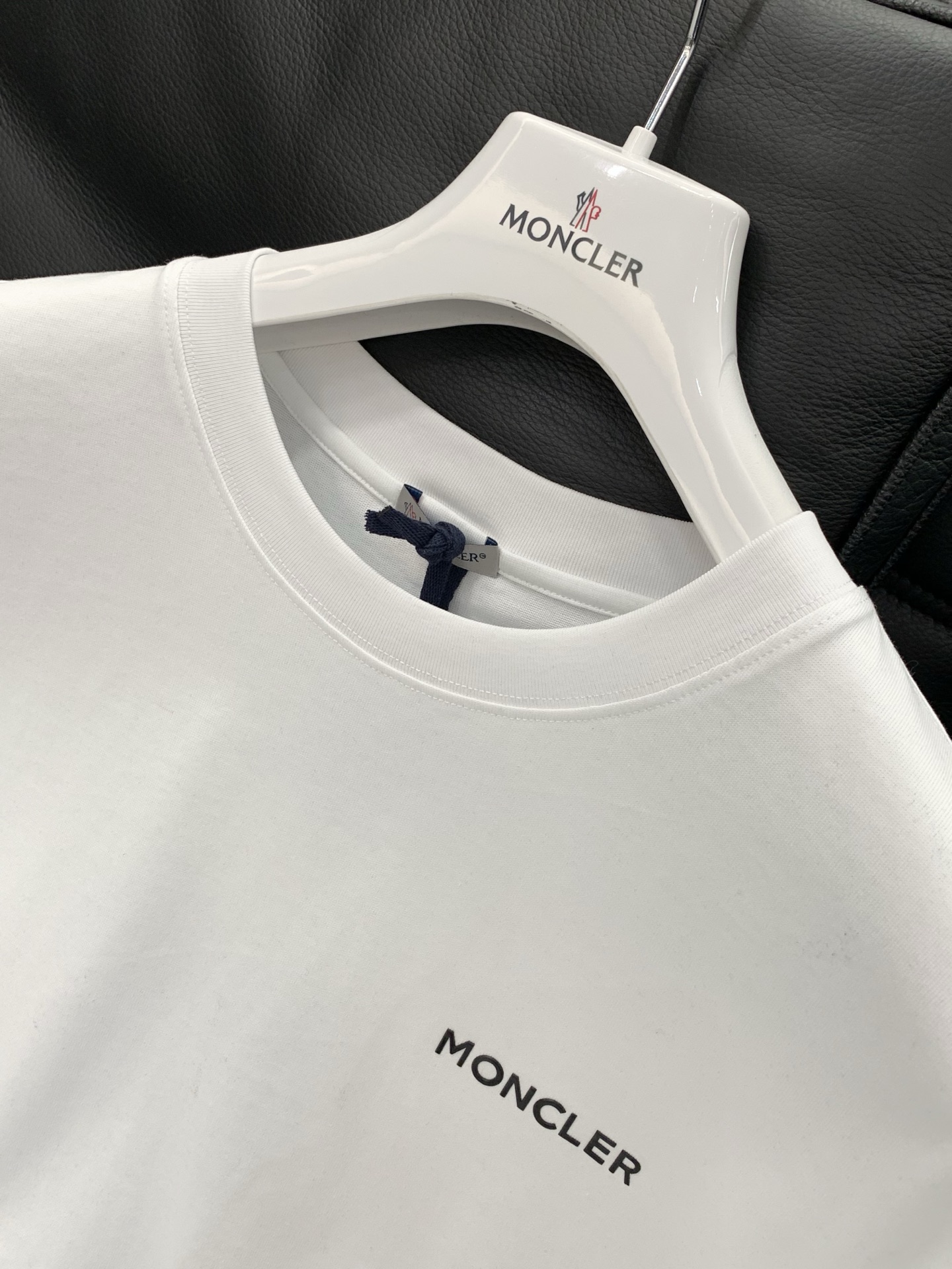 ，Moncler 蒙口，2026夏季最新品，专柜同步有售，原单狠货，时尚休闲圆领短袖T恤，上身舒适！吸睛