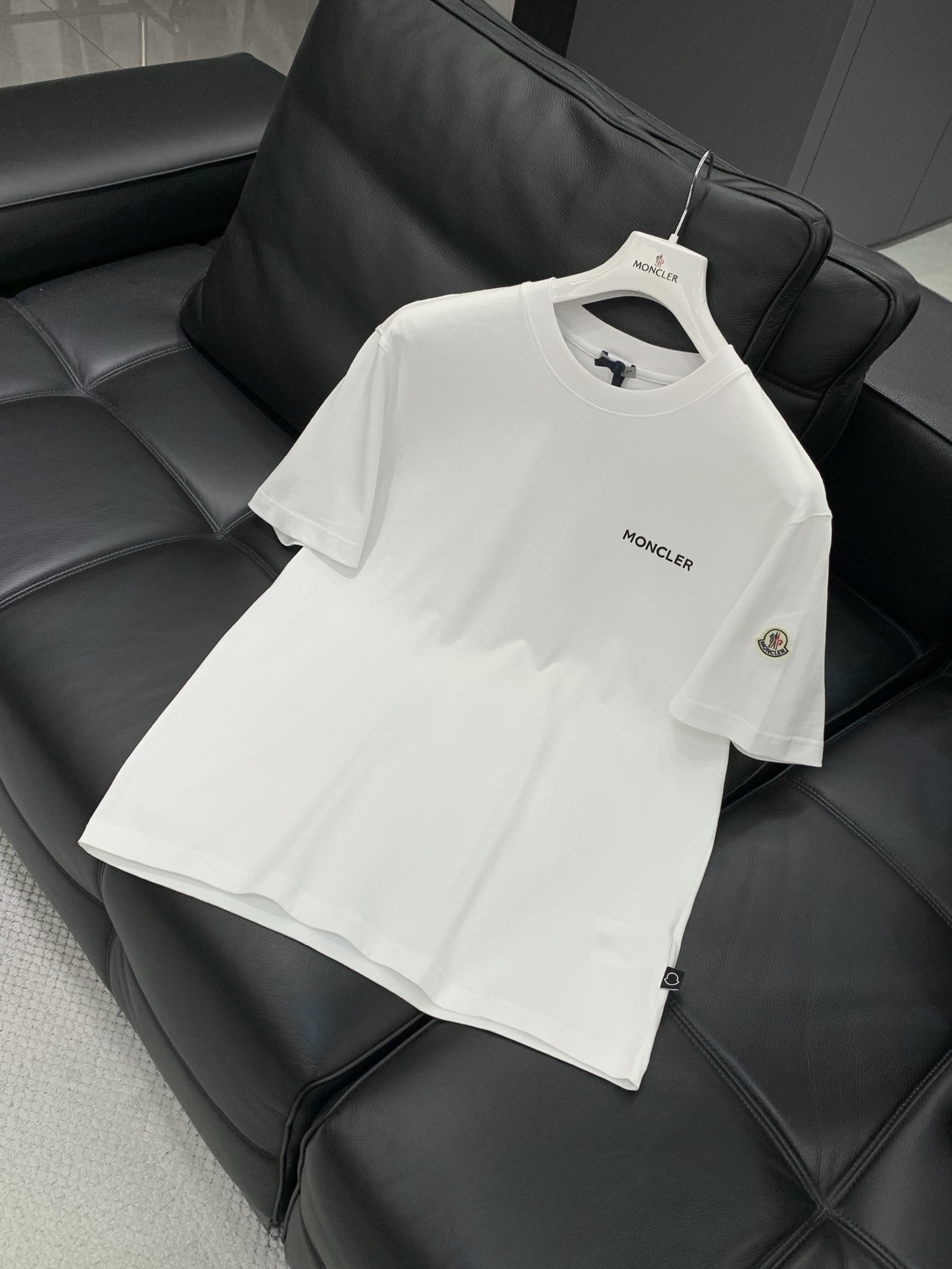 ，Moncler 蒙口，2026夏季最新品，专柜同步有售，原单狠货，时尚休闲圆领短袖T恤，上身舒适！吸睛