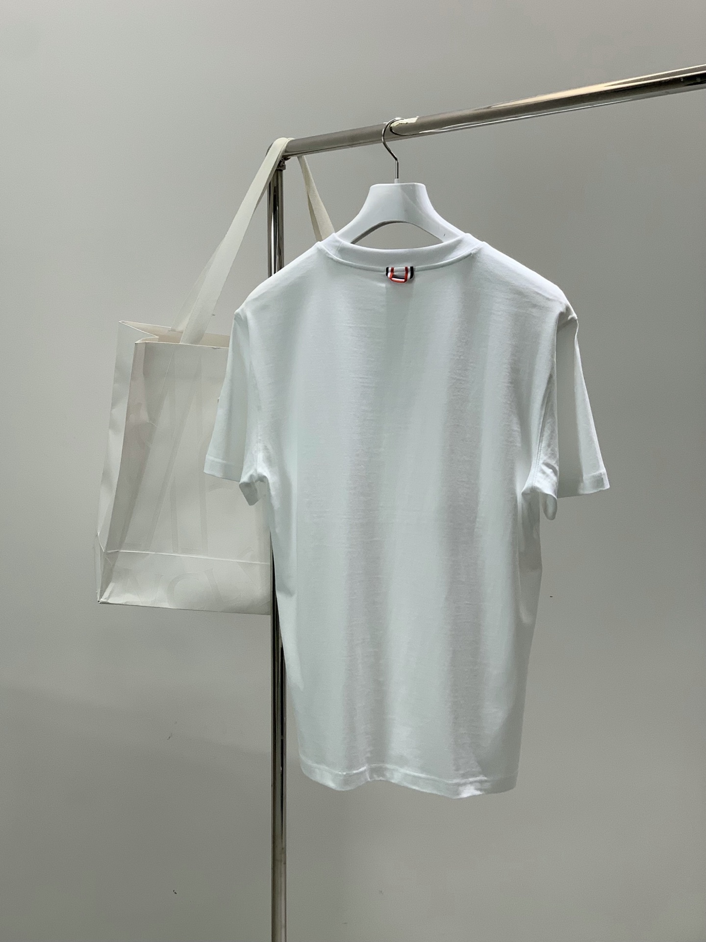，Moncler 蒙口，2026夏季最新品，专柜同步有售，原单狠货，时尚休闲圆领短袖T恤，上身舒适！吸睛