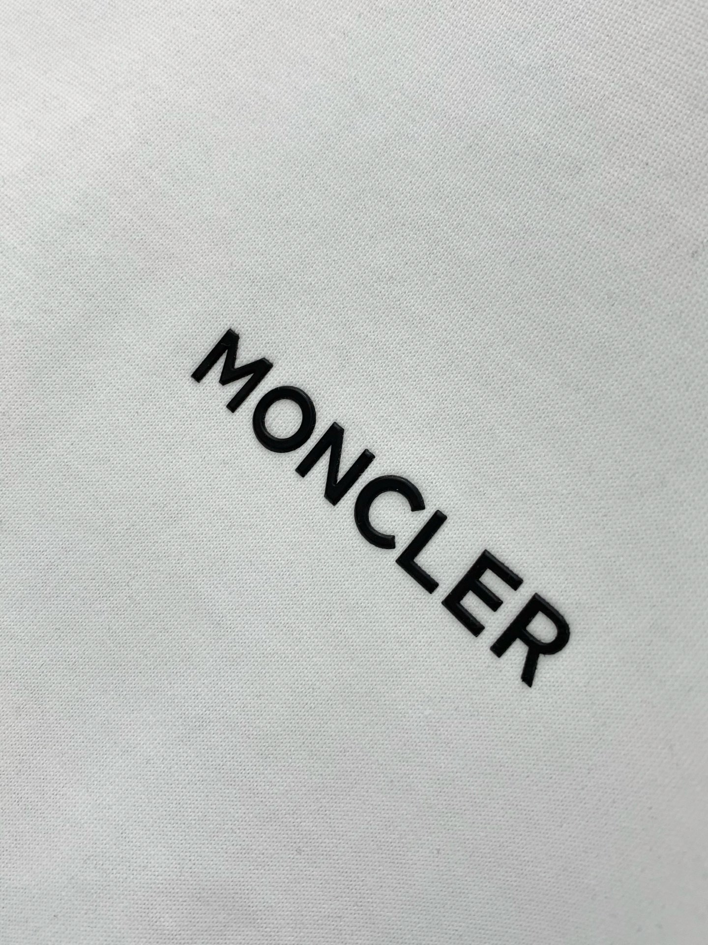 ，Moncler 蒙口，2026夏季最新品，专柜同步有售，原单狠货，时尚休闲圆领短袖T恤，上身舒适！吸睛