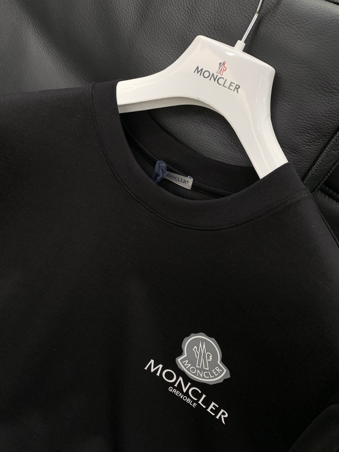 ，Moncler 蒙口，2026夏季最新品，专柜同步有售，原单狠货，时尚休闲圆领短袖T恤，上身舒适！吸睛