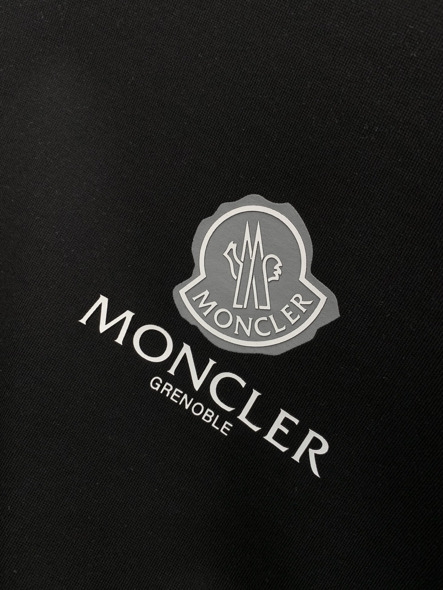 ，Moncler 蒙口，2026夏季最新品，专柜同步有售，原单狠货，时尚休闲圆领短袖T恤，上身舒适！吸睛