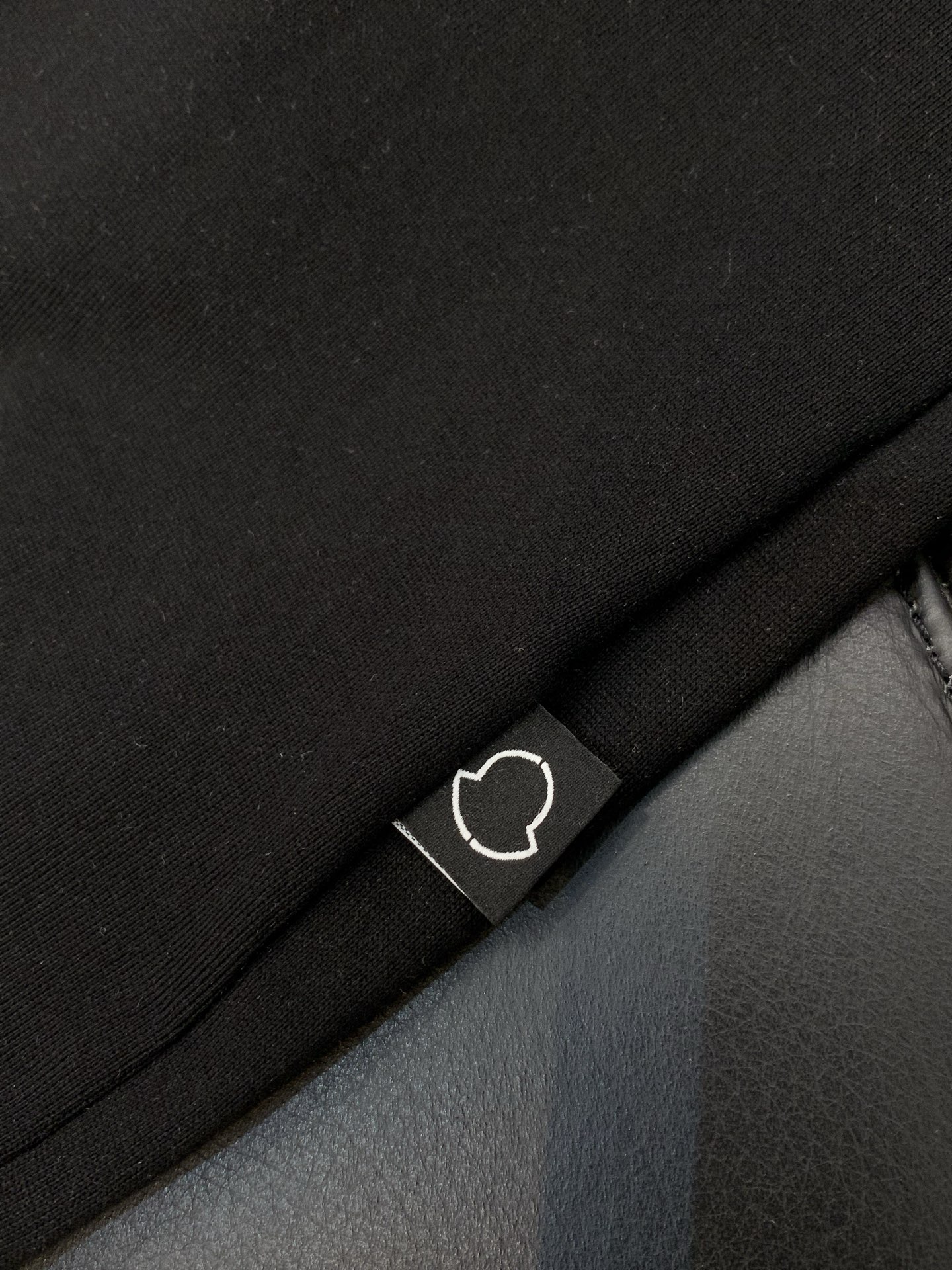 ，Moncler 蒙口，2026夏季最新品，专柜同步有售，原单狠货，时尚休闲圆领短袖T恤，上身舒适！吸睛