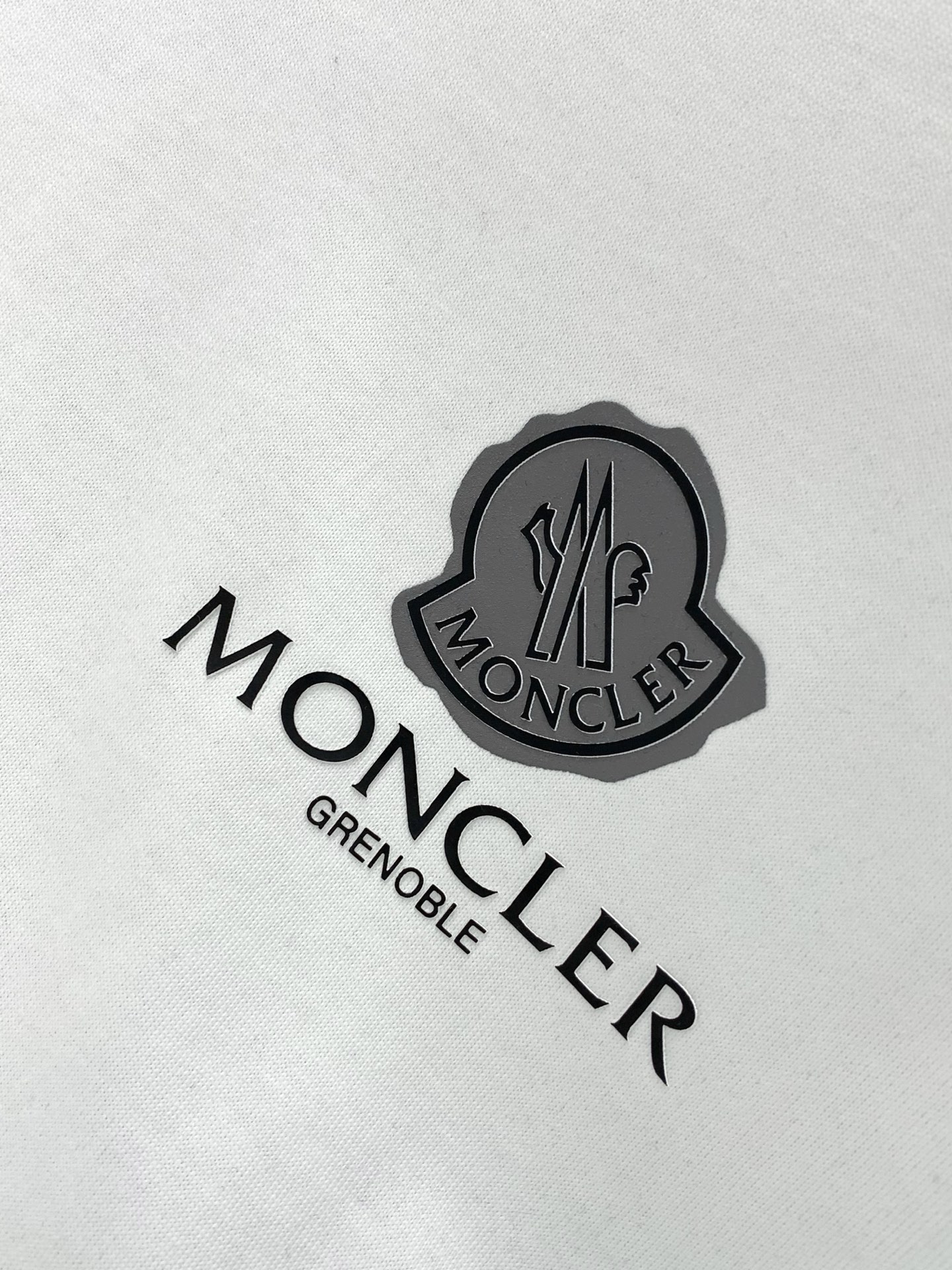 ，Moncler 蒙口，2026夏季最新品，专柜同步有售，原单狠货，时尚休闲圆领短袖T恤，上身舒适！吸睛