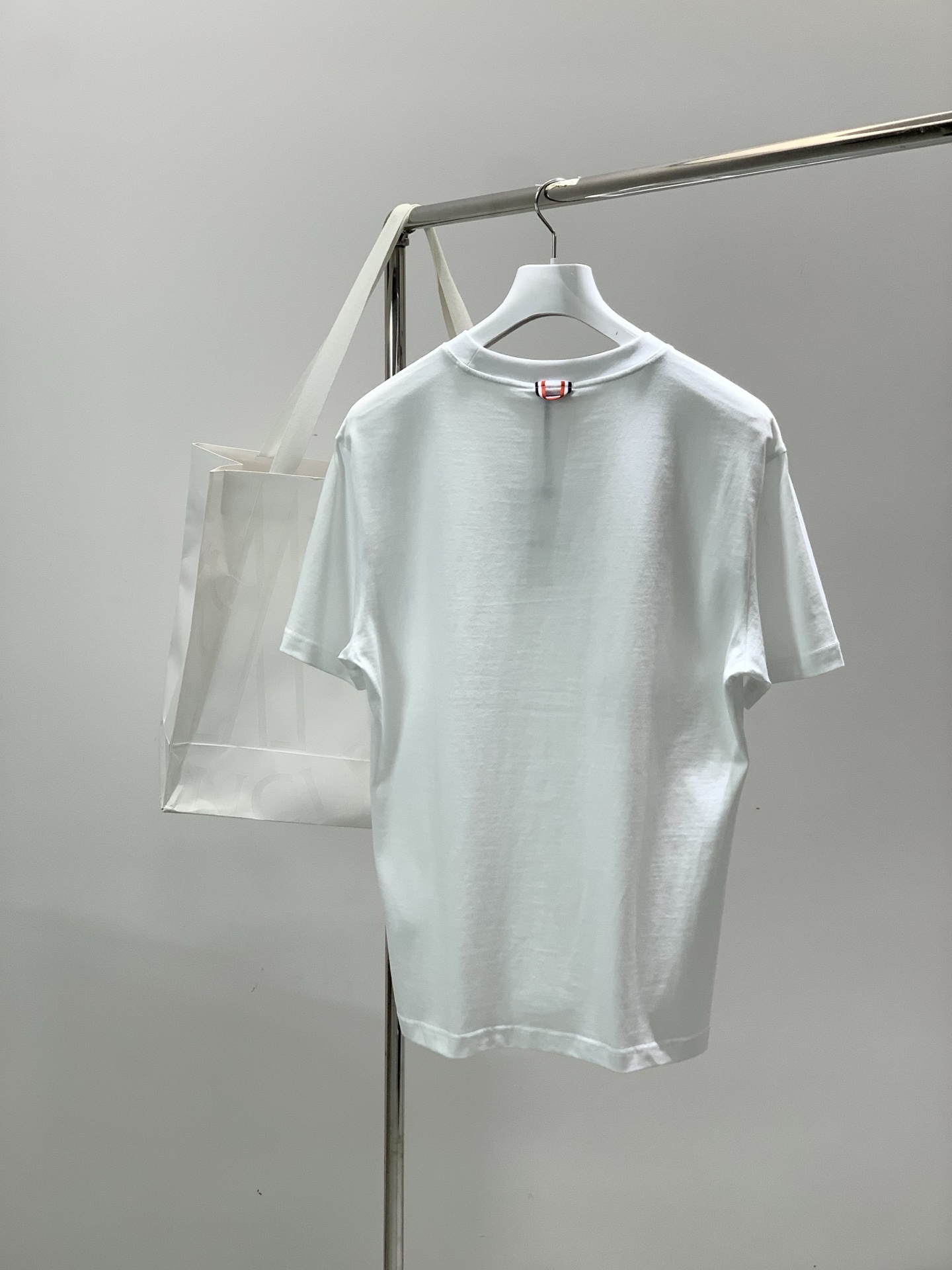 ，Moncler 蒙口，2026夏季最新品，专柜同步有售，原单狠货，时尚休闲圆领短袖T恤，上身舒适！吸睛