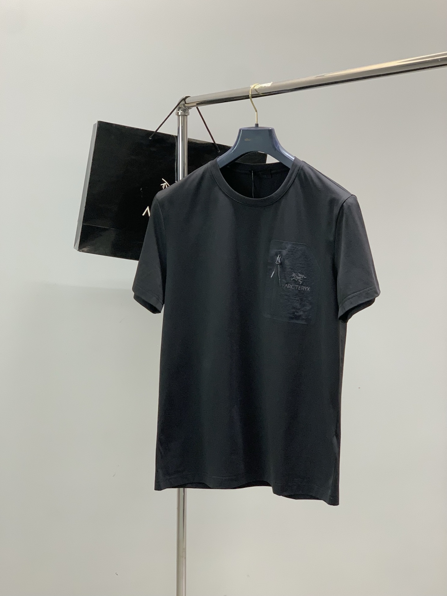 ，ARCTERYX 始祖鸟，2026夏季AW新品，时尚休闲圆领短袖T恤，专柜同步有售，原单狠货，进口原版