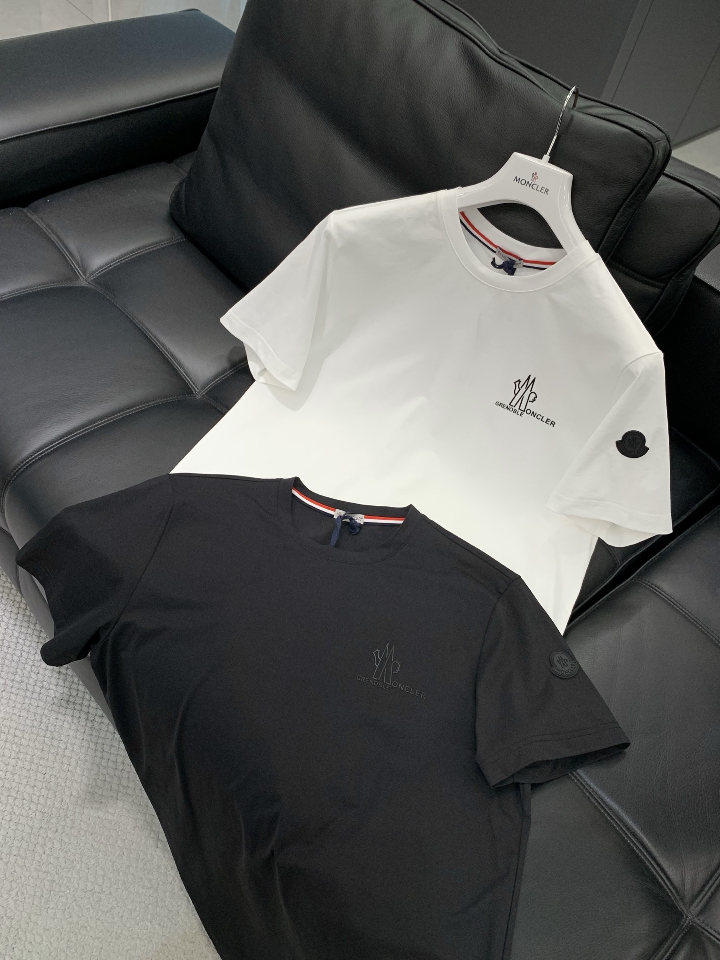 ，Moncler 蒙口，2026夏季最新品，专柜同步有售，原单狠货，时尚休闲圆领短袖T恤，上身舒适！吸睛