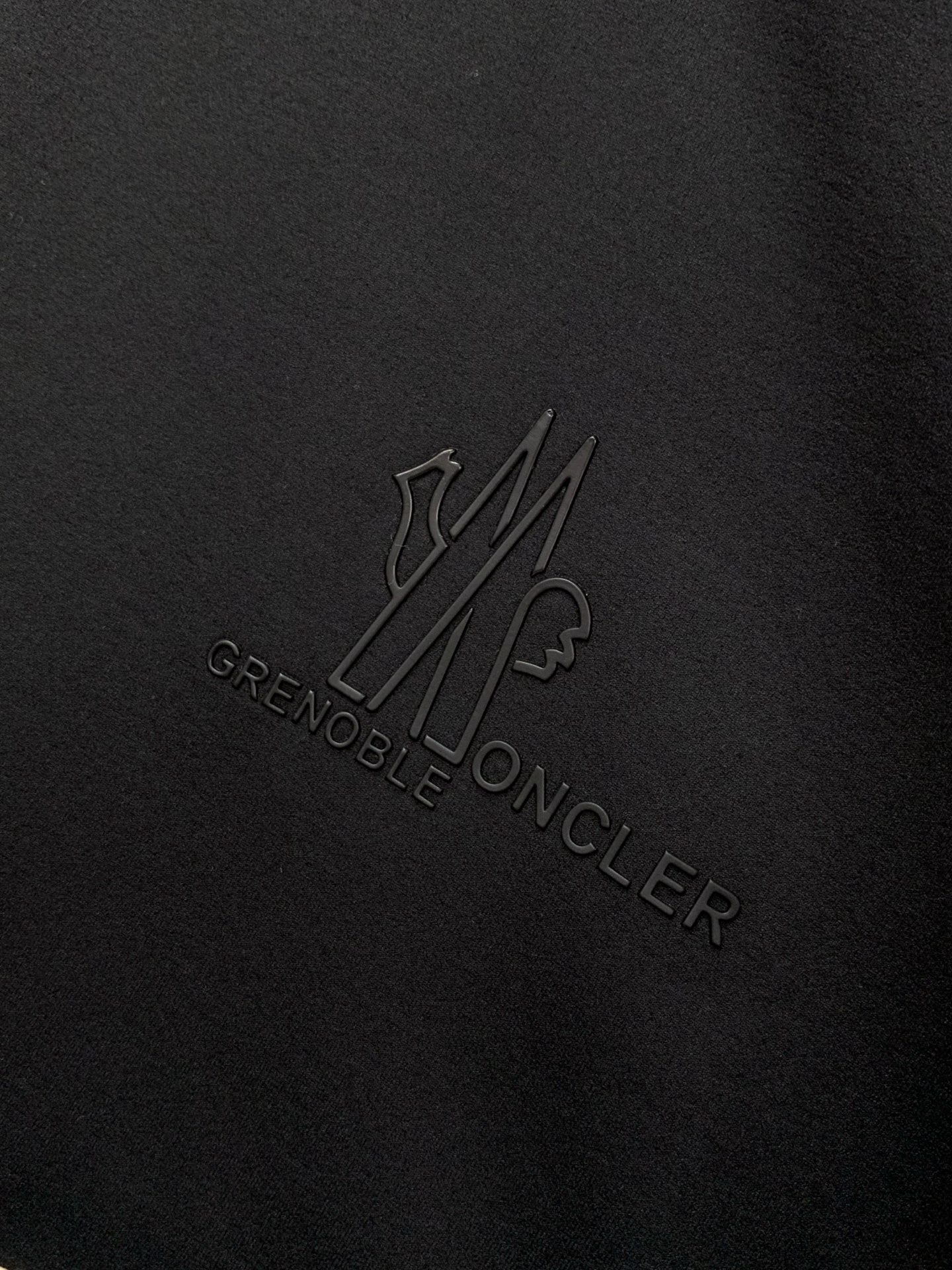 ，Moncler 蒙口，2026夏季最新品，专柜同步有售，原单狠货，时尚休闲圆领短袖T恤，上身舒适！吸睛
