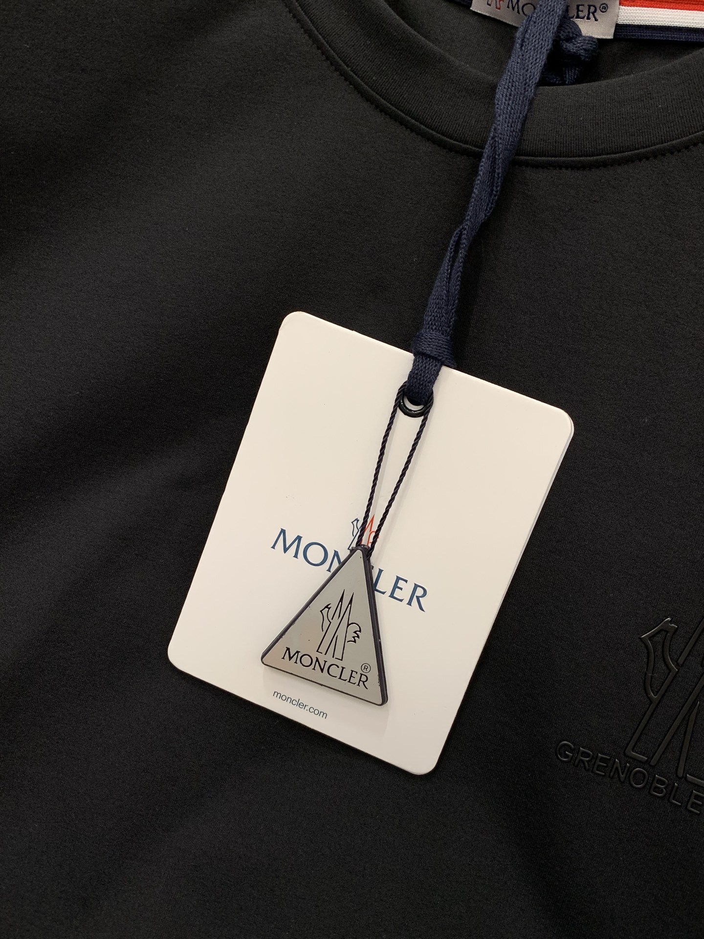 ，Moncler 蒙口，2026夏季最新品，专柜同步有售，原单狠货，时尚休闲圆领短袖T恤，上身舒适！吸睛
