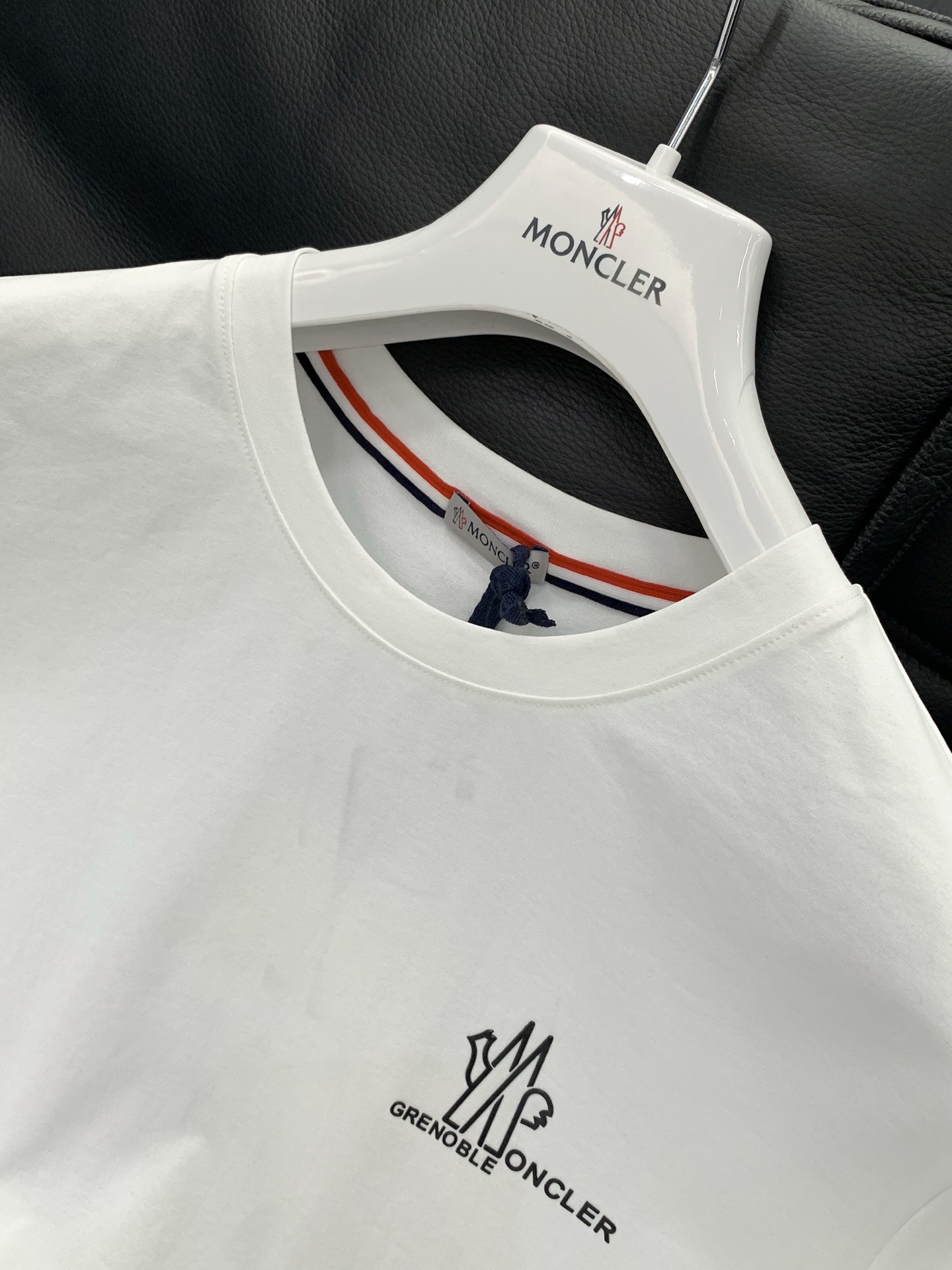 ，Moncler 蒙口，2026夏季最新品，专柜同步有售，原单狠货，时尚休闲圆领短袖T恤，上身舒适！吸睛