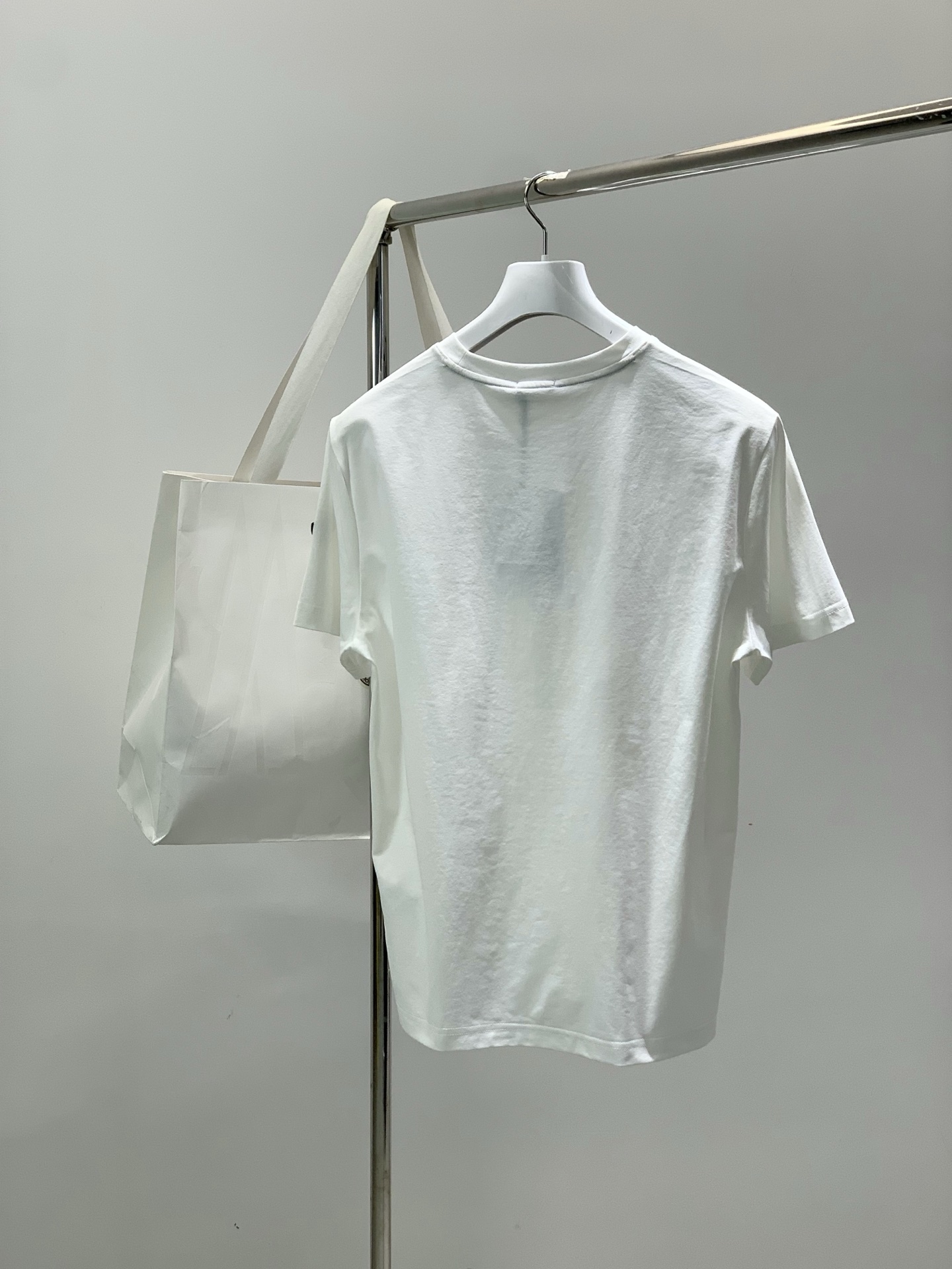 ，Moncler 蒙口，2026夏季最新品，专柜同步有售，原单狠货，时尚休闲圆领短袖T恤，上身舒适！吸睛