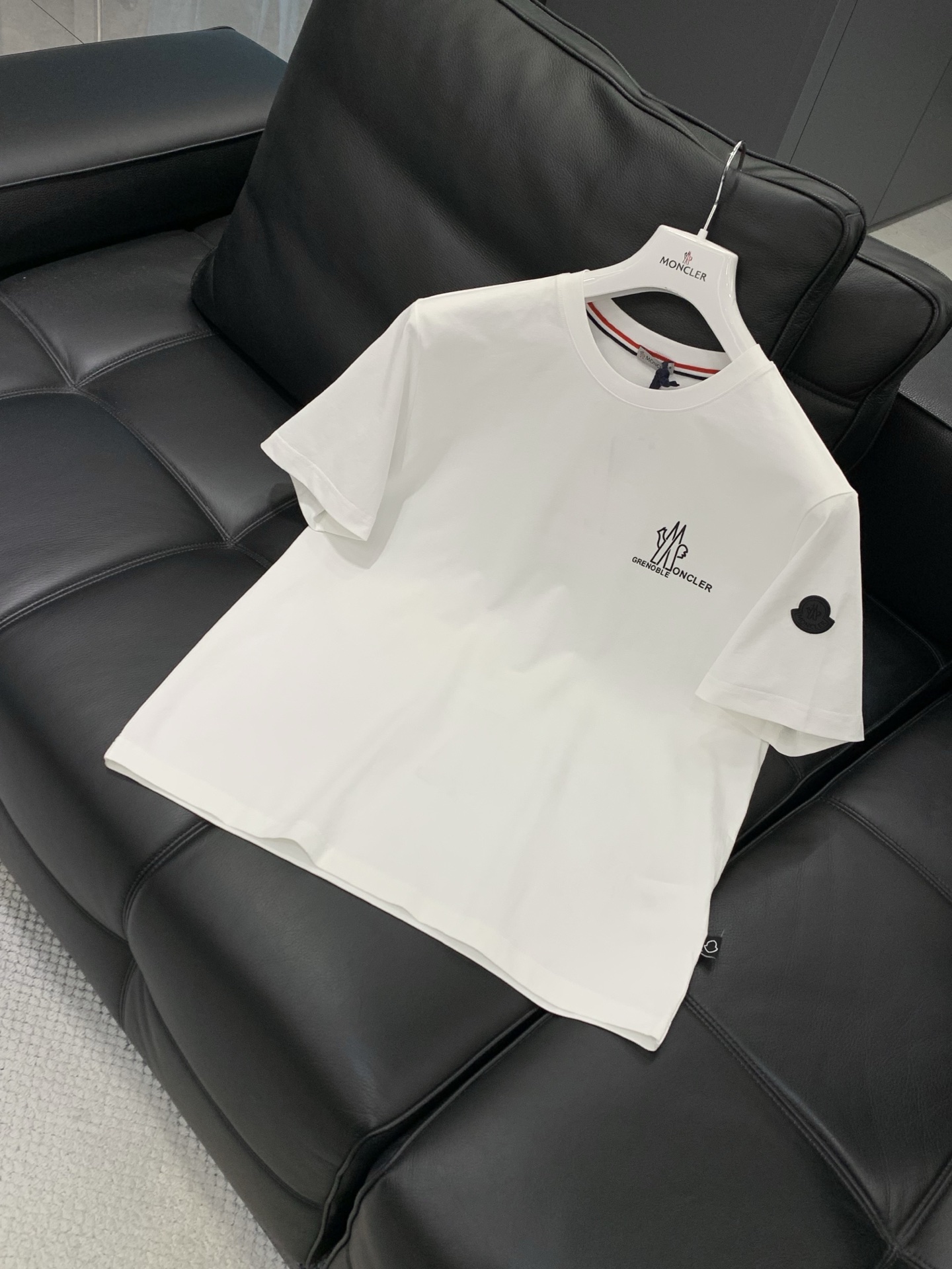 ，Moncler 蒙口，2026夏季最新品，专柜同步有售，原单狠货，时尚休闲圆领短袖T恤，上身舒适！吸睛