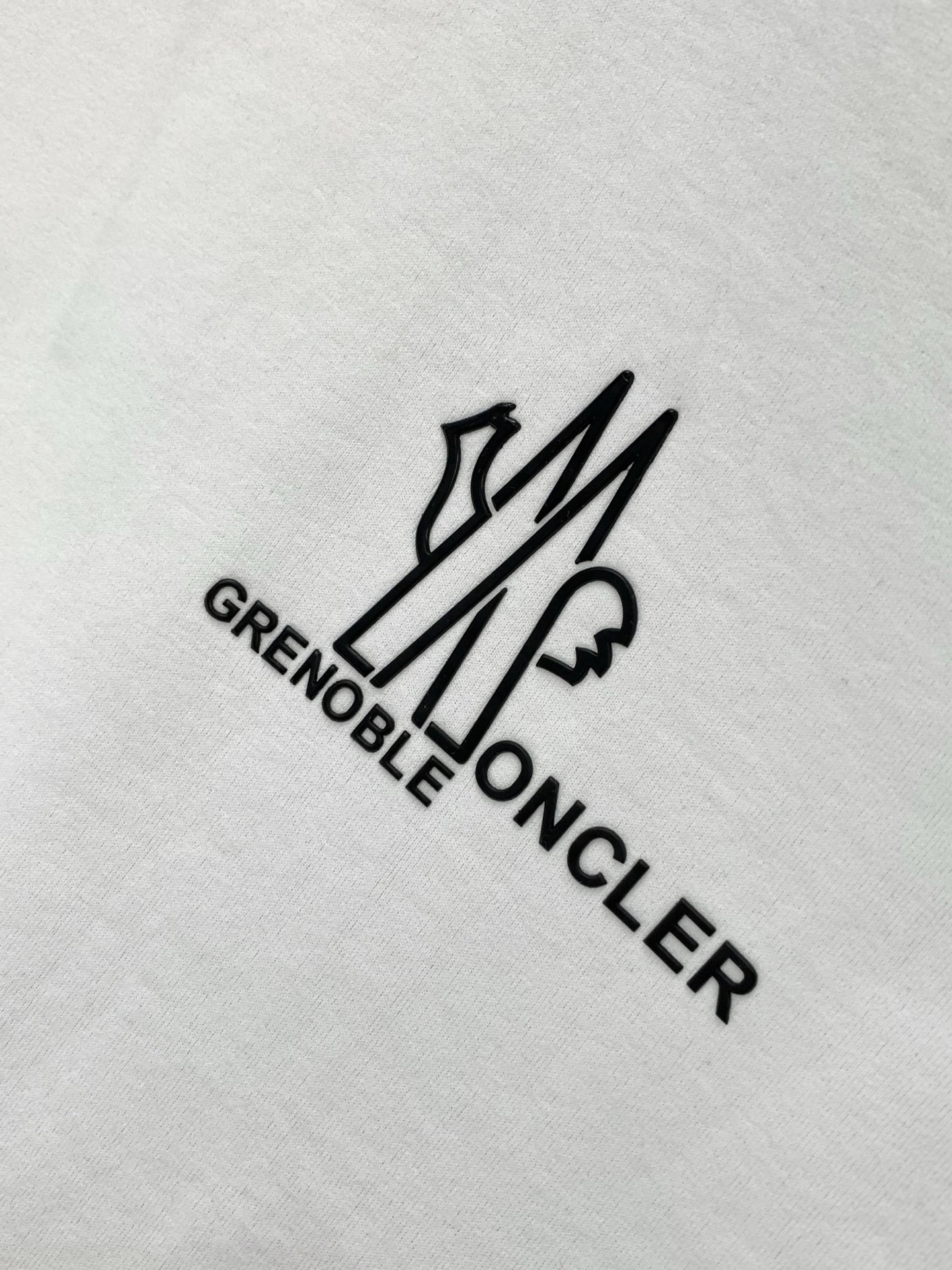 ，Moncler 蒙口，2026夏季最新品，专柜同步有售，原单狠货，时尚休闲圆领短袖T恤，上身舒适！吸睛