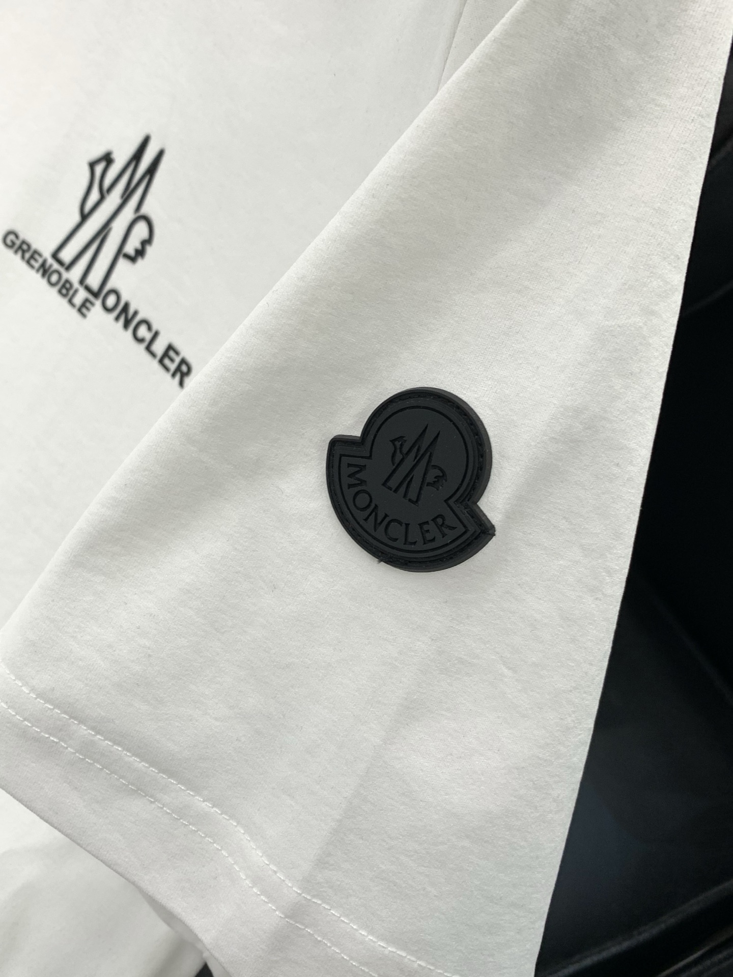 ，Moncler 蒙口，2026夏季最新品，专柜同步有售，原单狠货，时尚休闲圆领短袖T恤，上身舒适！吸睛