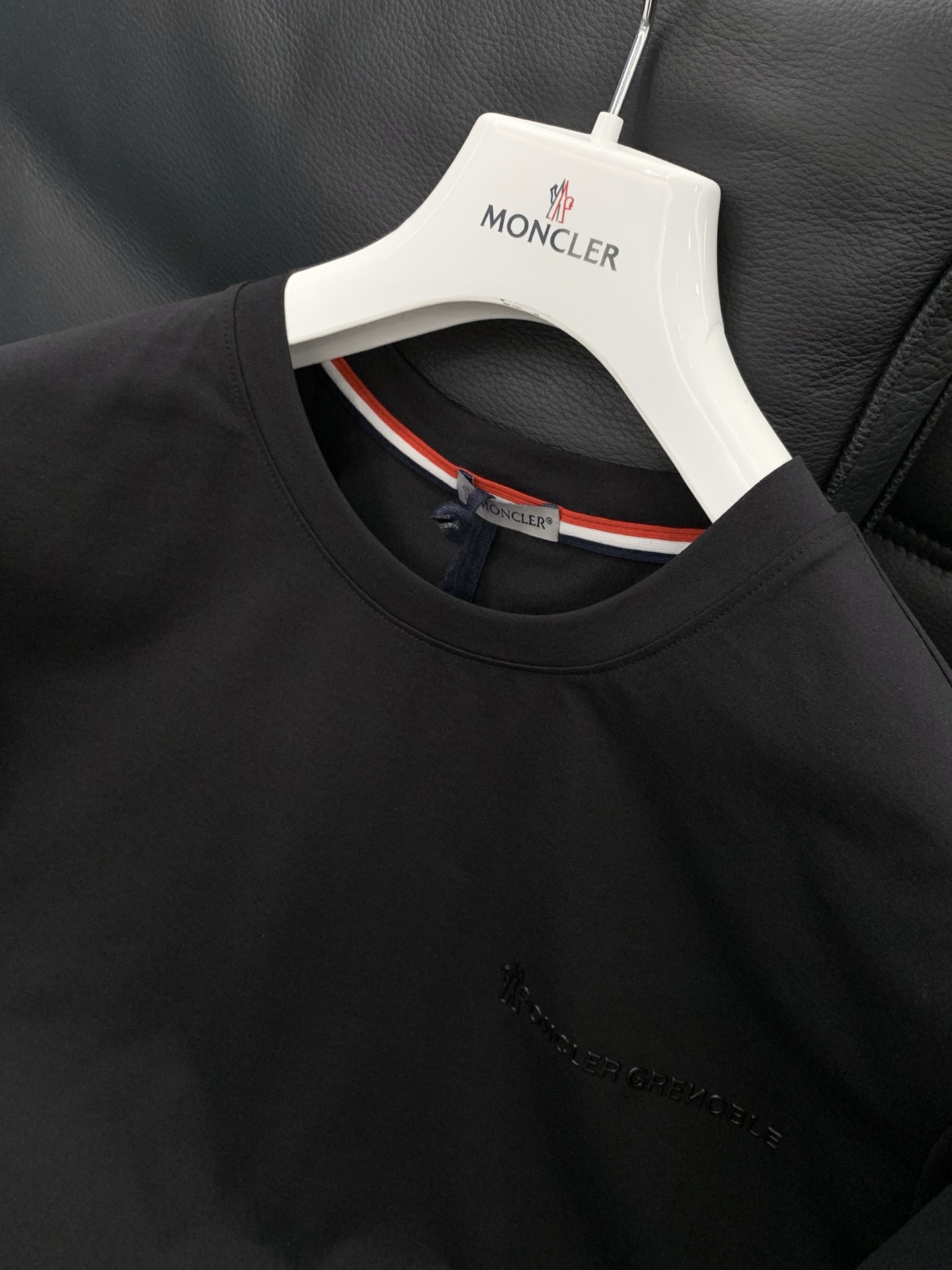 ，Moncler 蒙口，2026夏季最新品，专柜同步有售，原单狠货，时尚休闲圆领短袖T恤，上身舒适！吸睛