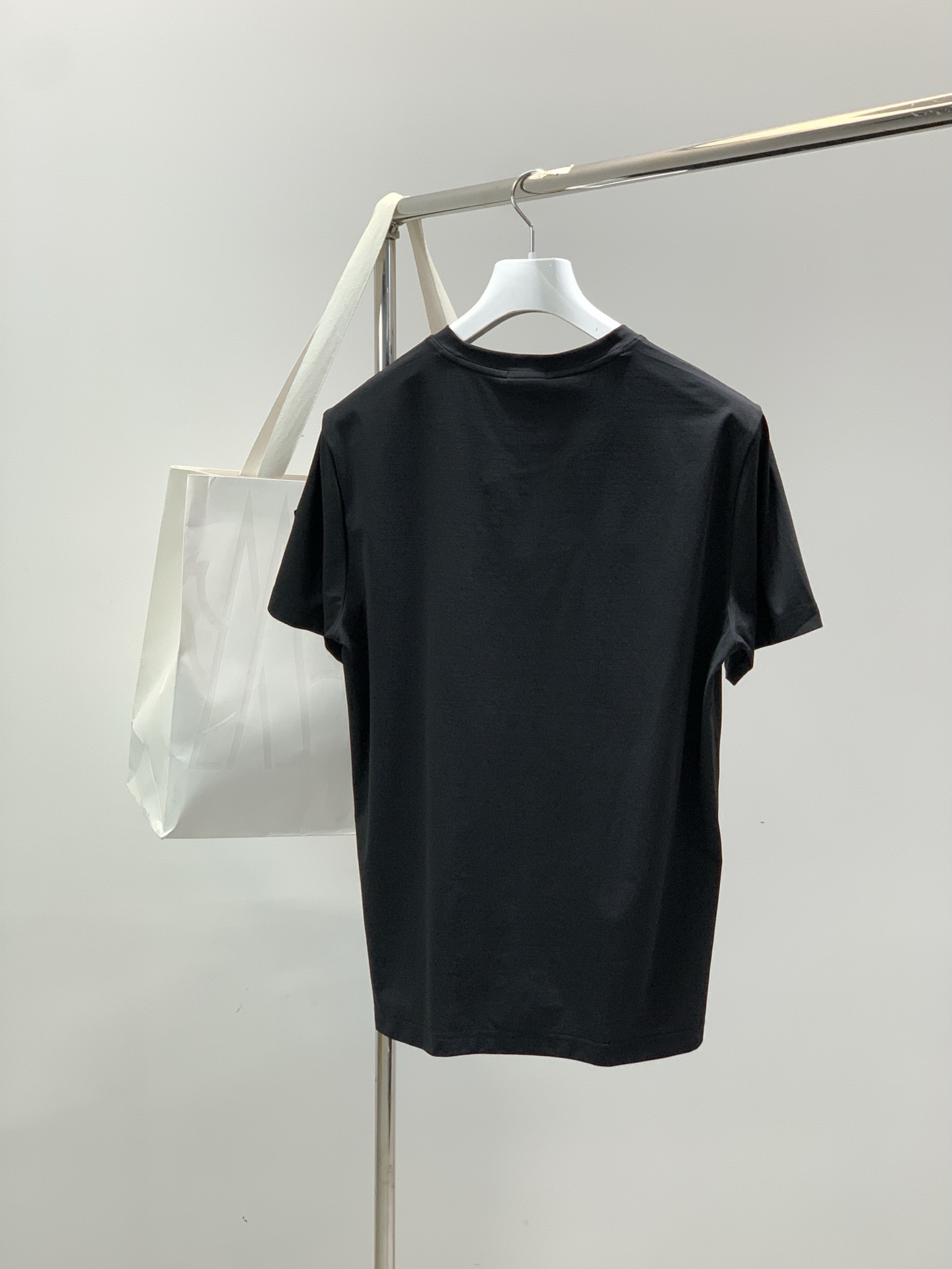 ，Moncler 蒙口，2026夏季最新品，专柜同步有售，原单狠货，时尚休闲圆领短袖T恤，上身舒适！吸睛