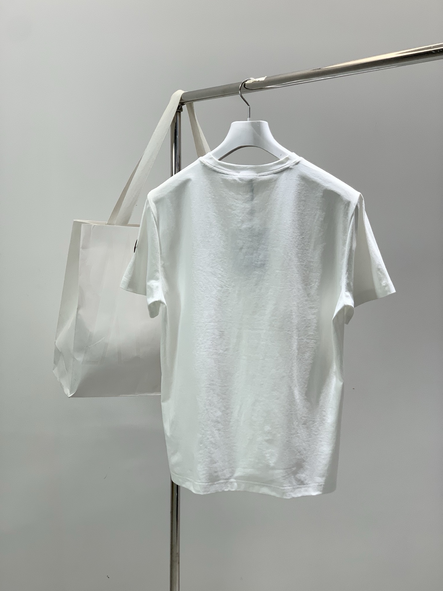 ，Moncler 蒙口，2026夏季最新品，专柜同步有售，原单狠货，时尚休闲圆领短袖T恤，上身舒适！吸睛