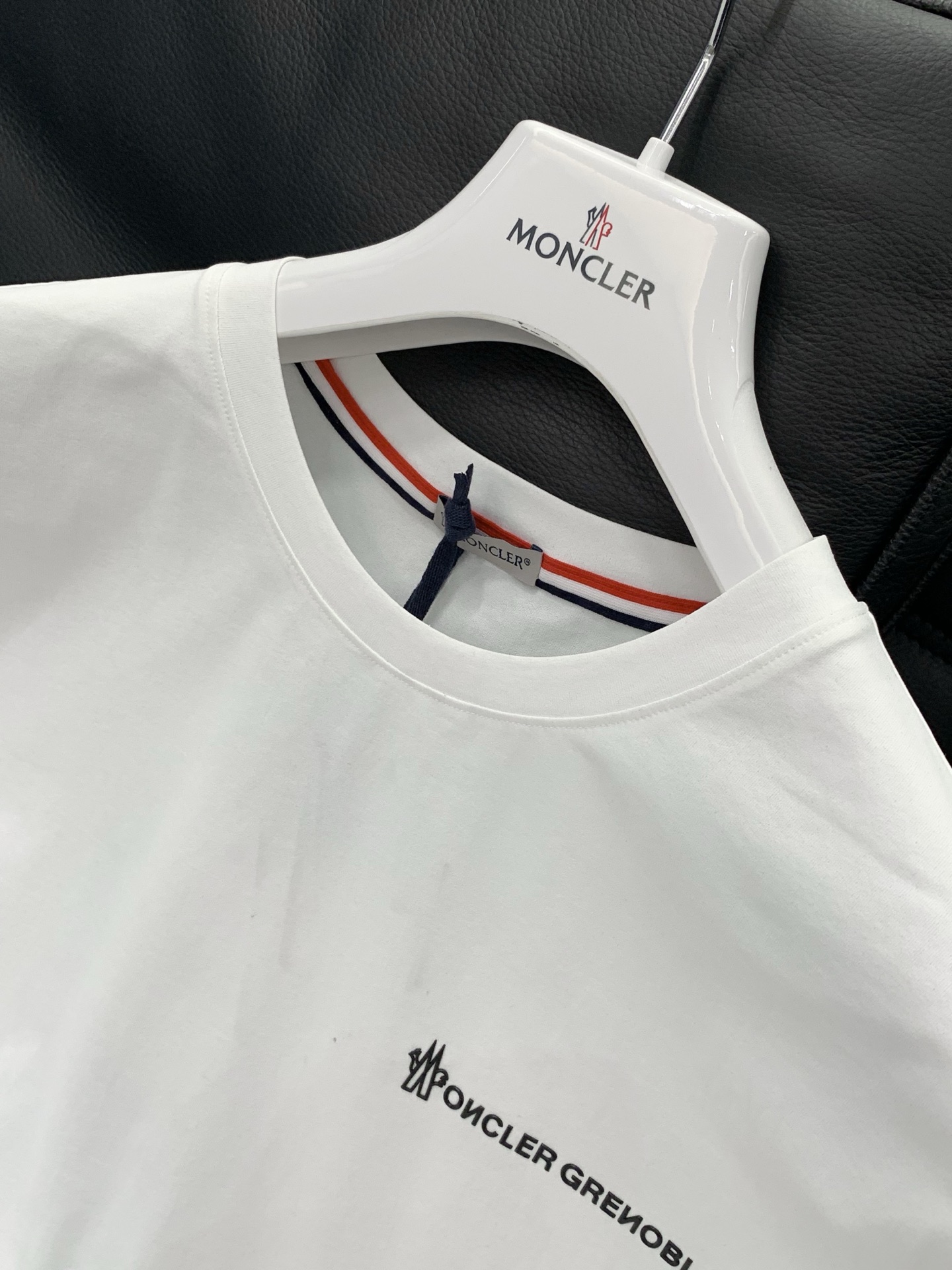 ，Moncler 蒙口，2026夏季最新品，专柜同步有售，原单狠货，时尚休闲圆领短袖T恤，上身舒适！吸睛