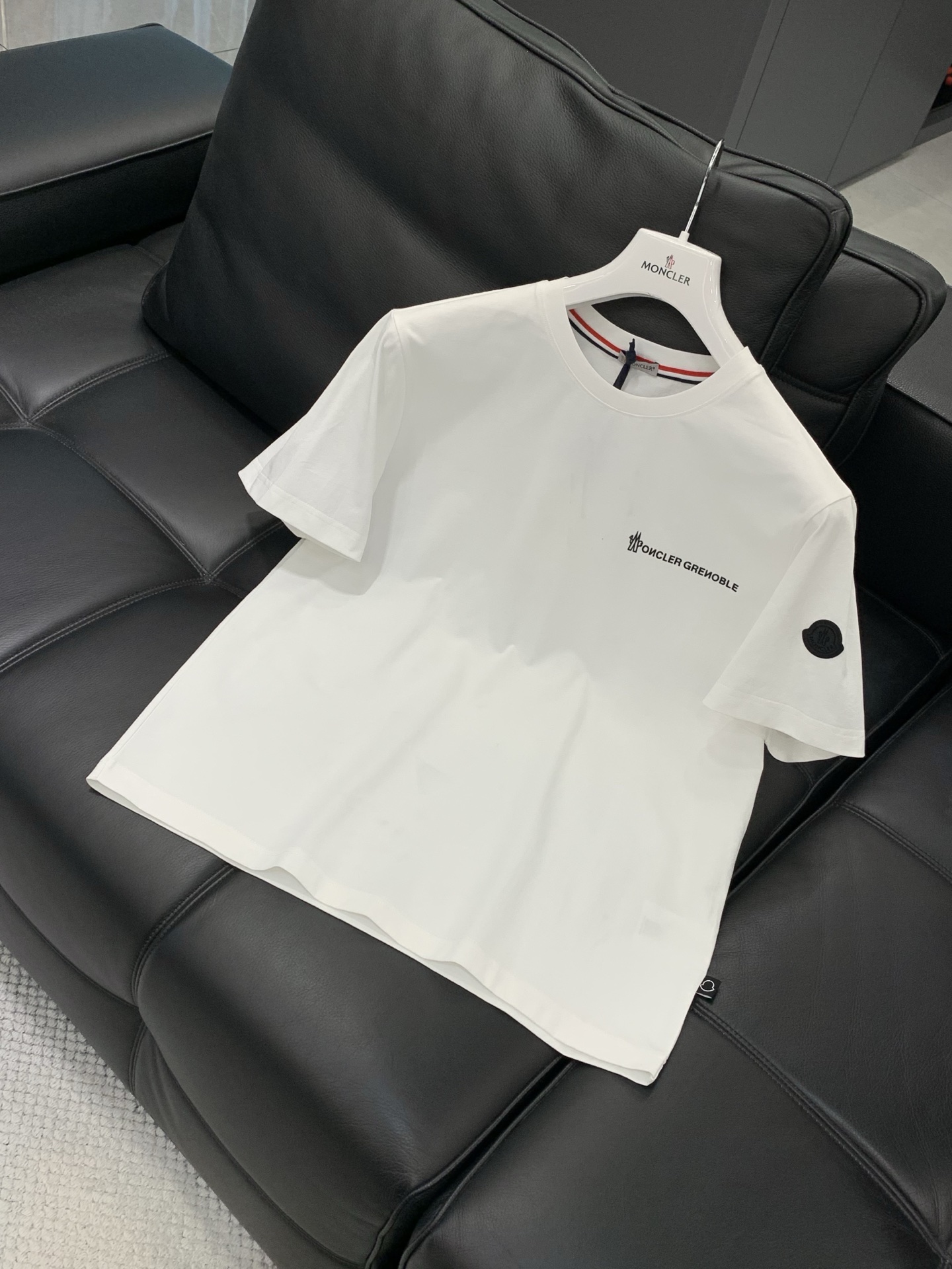 ，Moncler 蒙口，2026夏季最新品，专柜同步有售，原单狠货，时尚休闲圆领短袖T恤，上身舒适！吸睛